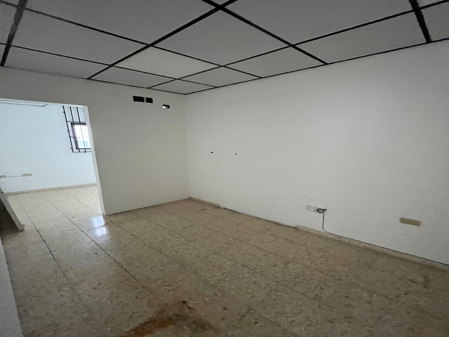 oficinas y locales comerciales - Local comercial en Naco de 268m2 en plaza comercial 7