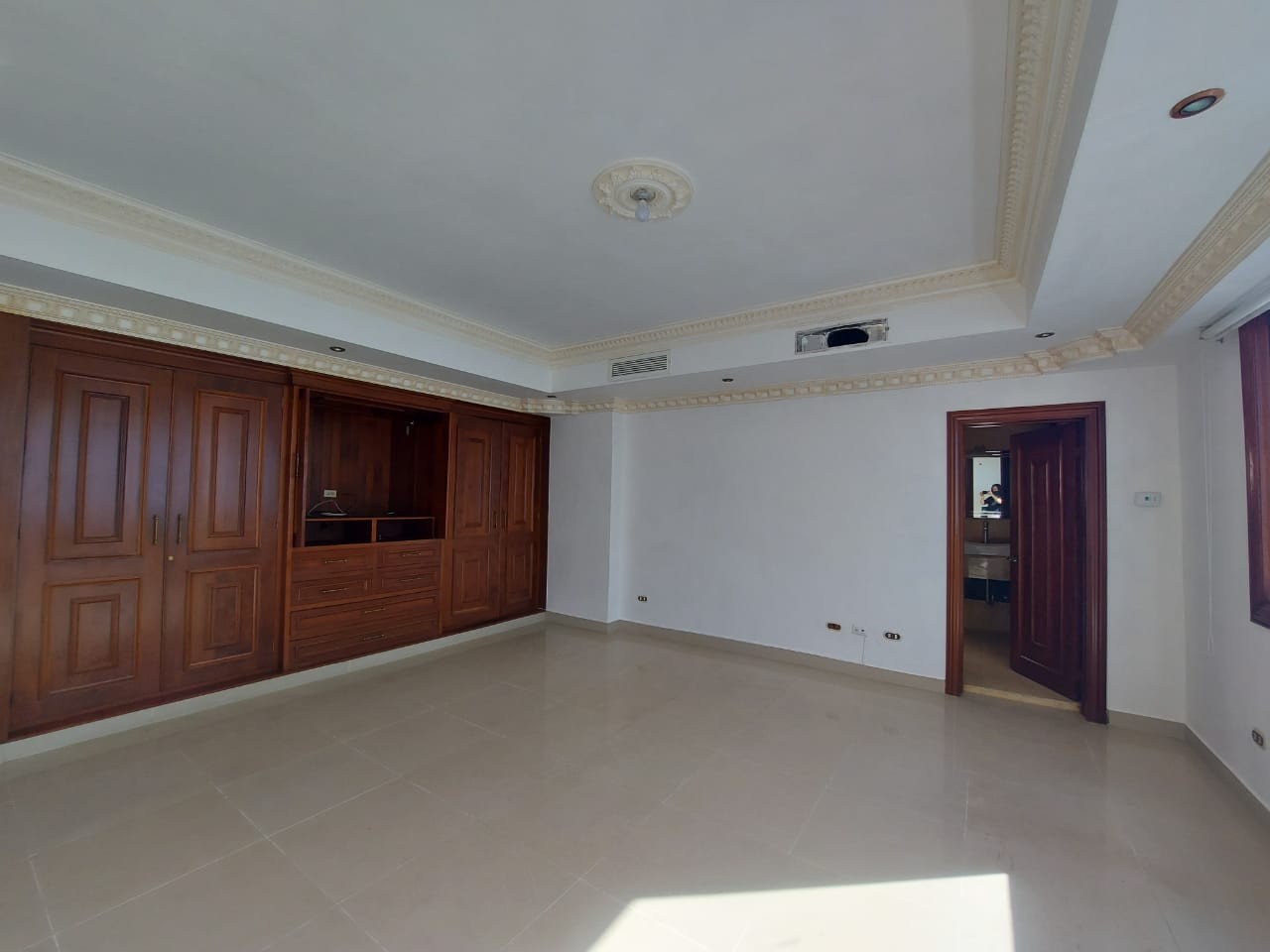 apartamentos -   Estupendo Apartamento de 200 metros Con linea blanca muy bien ubicado
Impecabl 2