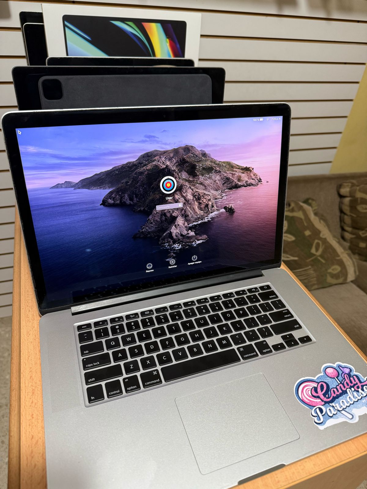 computadoras y laptops - MacBook Pro A1398 Core i7 2.3 Ghz de oportunidad 0