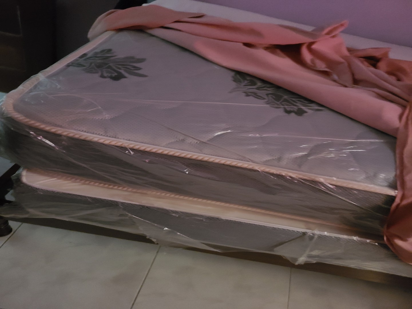 muebles y colchones - Cama en madera caoba con colchones 2