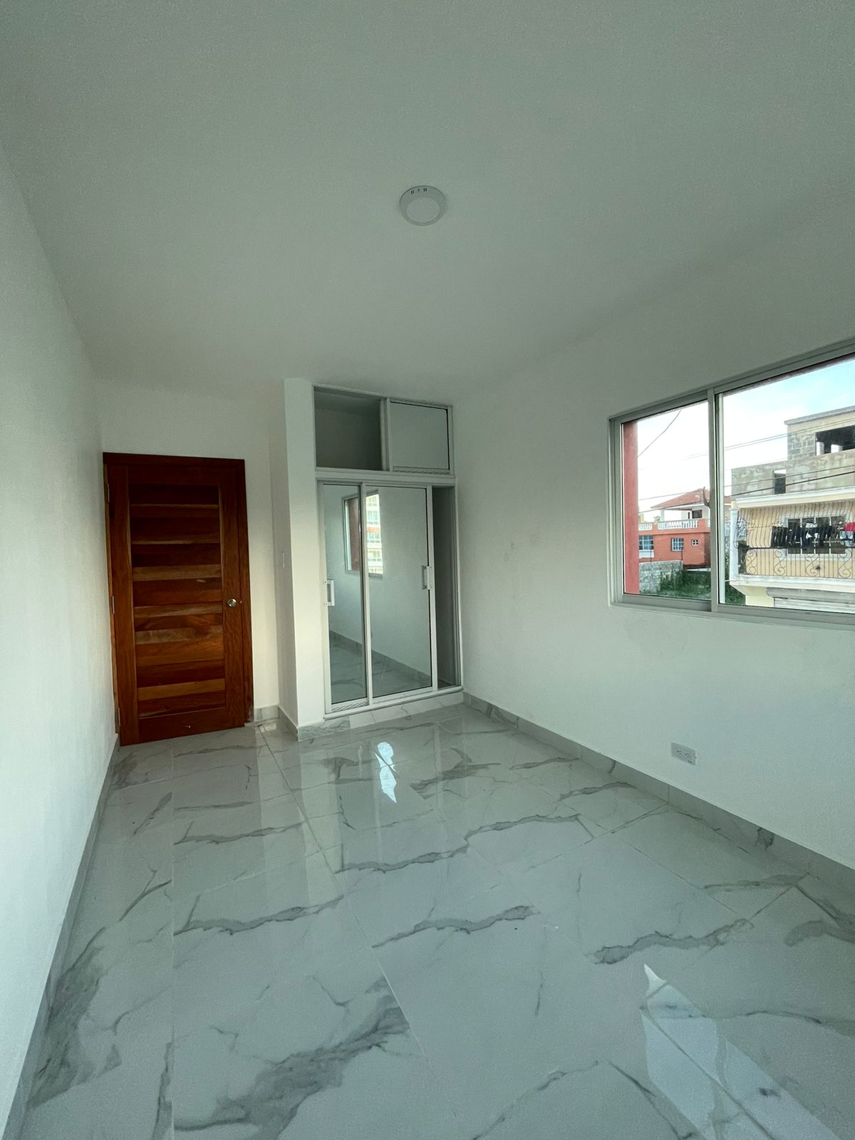 apartamentos - CASA NUEVA A ESTRENAR CON PATIO UBICADA EN PRADO ORIENTAL  4