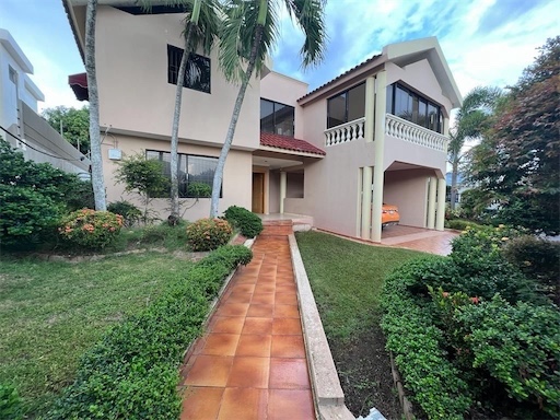 casas - Casa en Venta en Cerro Alto 3