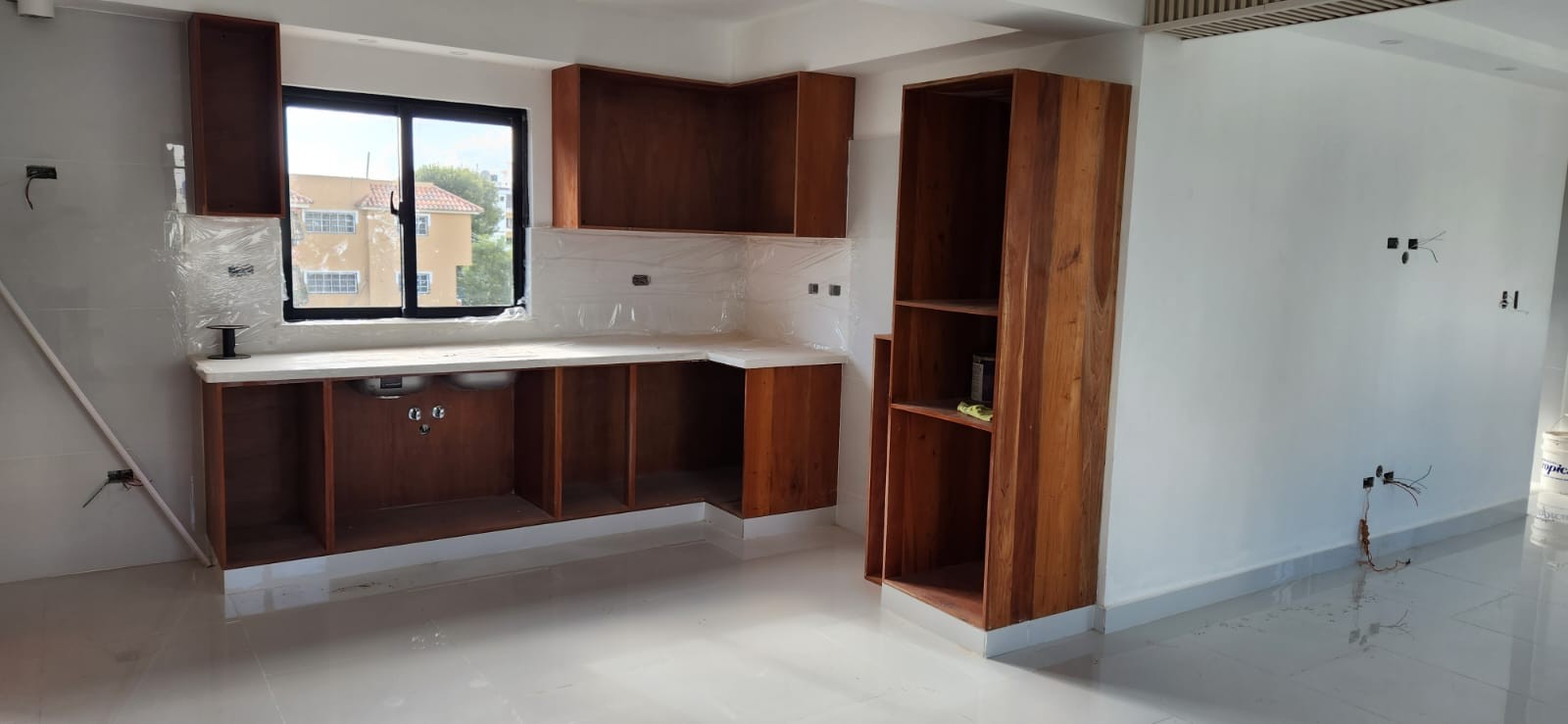apartamentos - Se vende en Gazcue apartamentos 
2, 3 y 4 con parqueo (uno detrás del otro).
 1