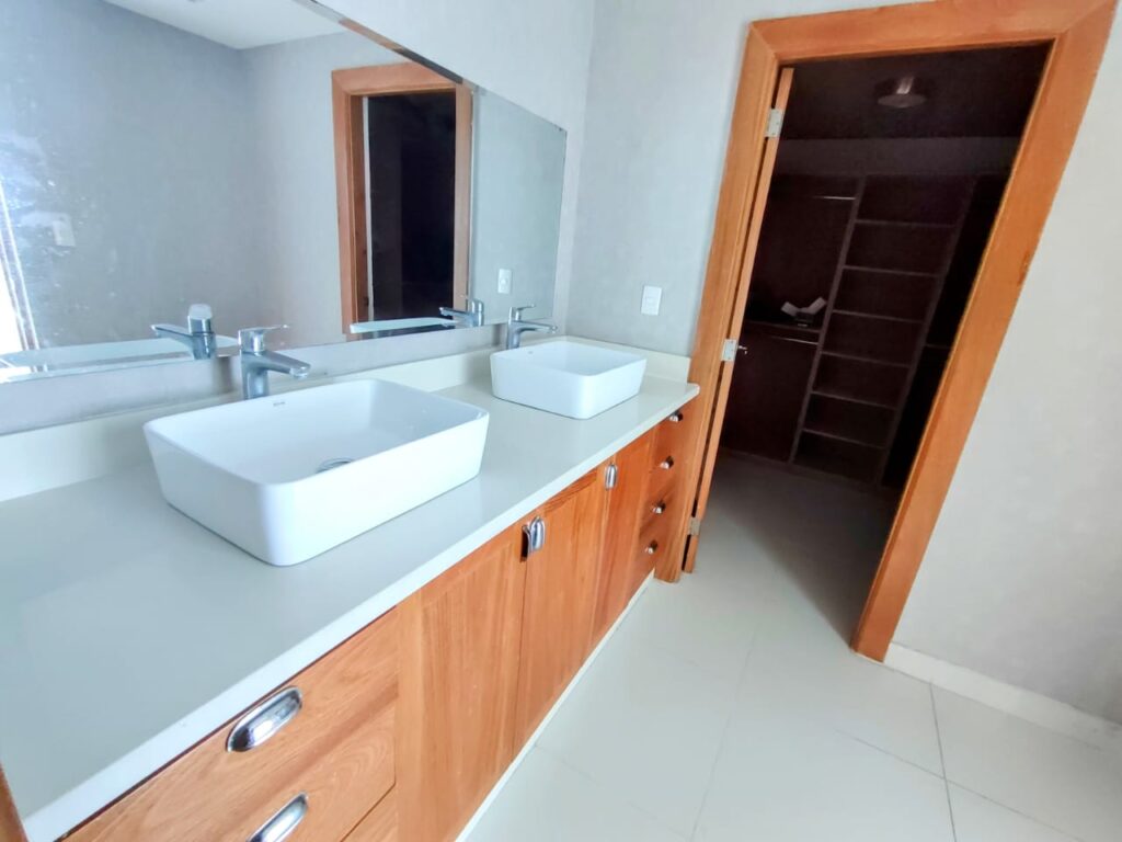 apartamentos - 2720- APTO. EN URB. REAL, STO. DGO.  5