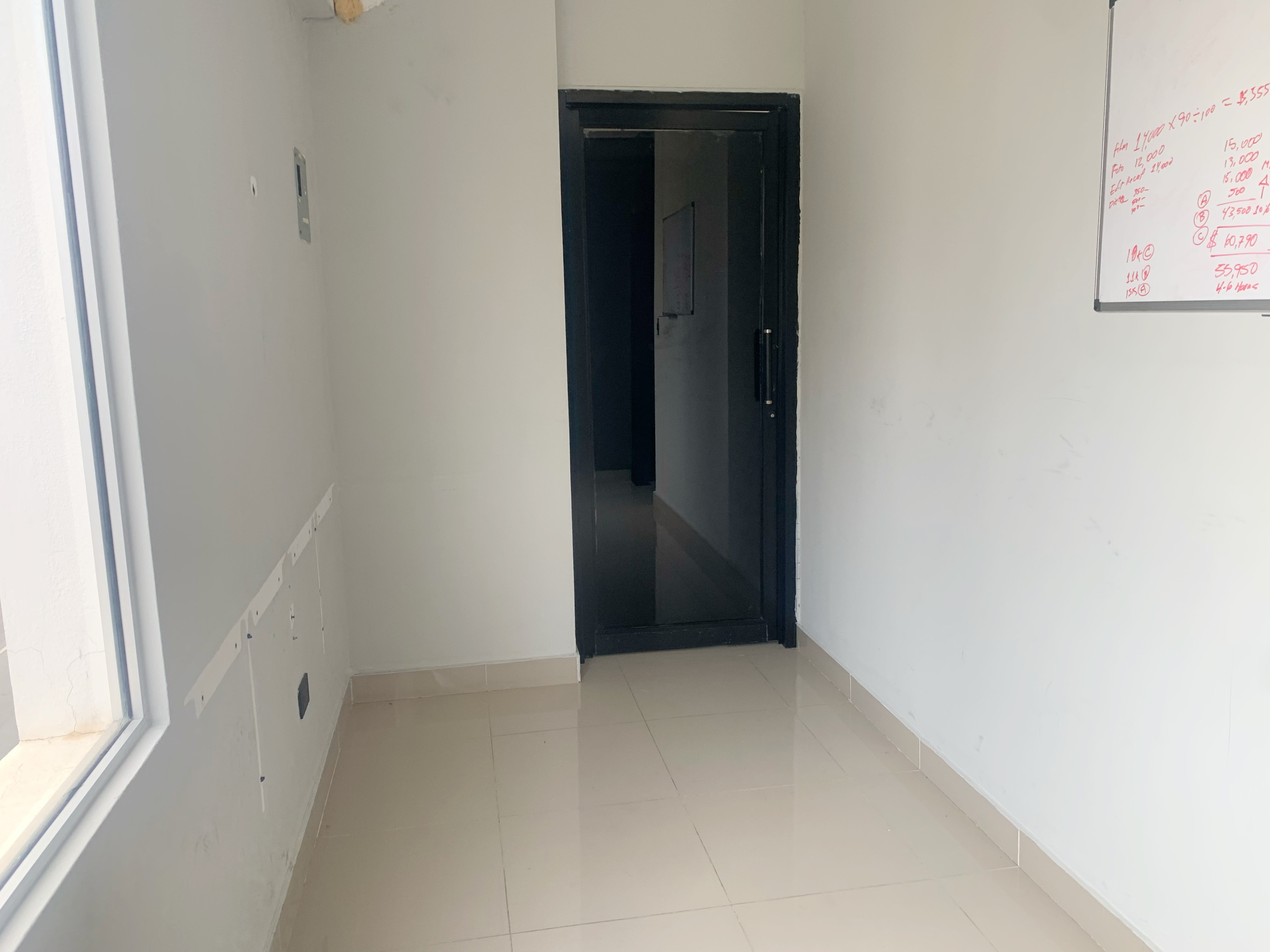 oficinas y locales comerciales - Local céntrico en evaristo 2
