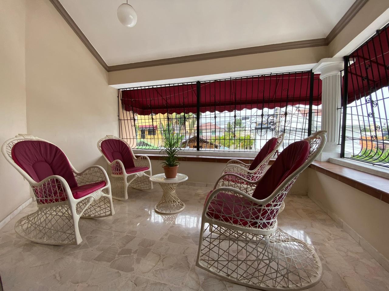 casas - Casa dos niveles con patio, Corales del Sur, Cerca de la Charles con las America 5