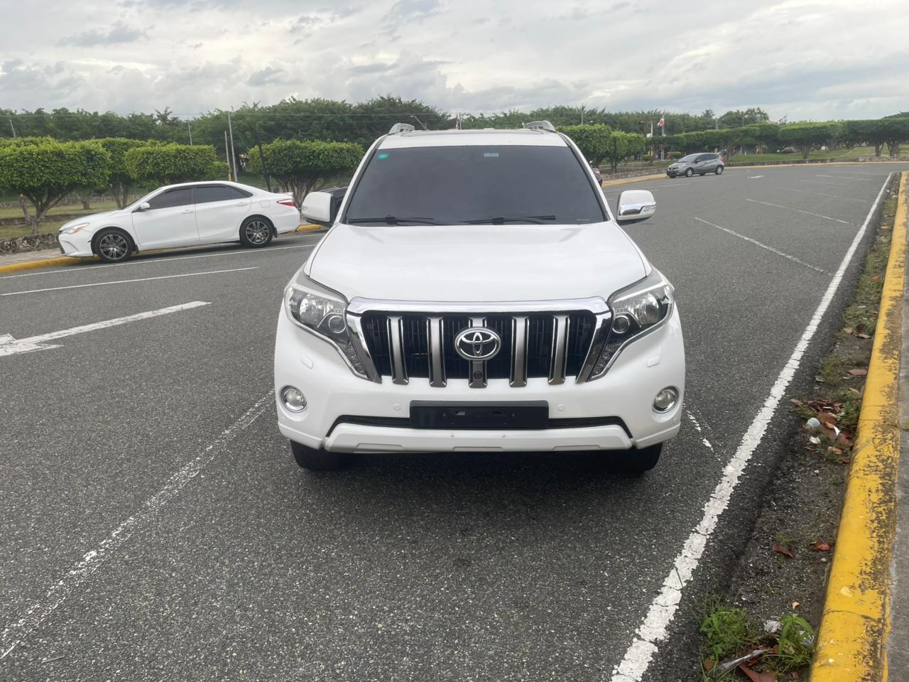 jeepetas y camionetas - 🚙 ¡EN VENTA! Toyota Land Cruiser Prado VXL 2016