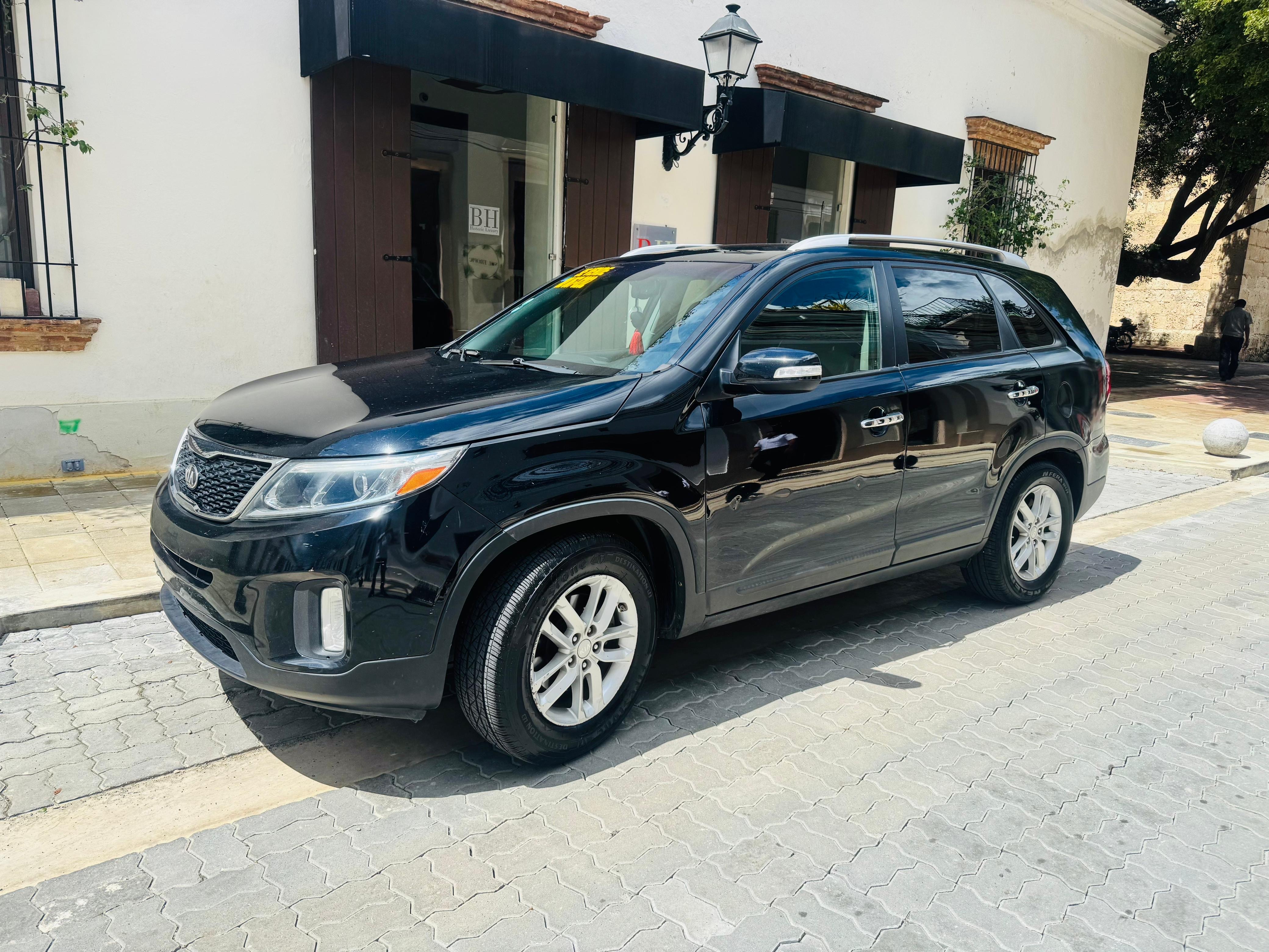 jeepetas y camionetas - KIA SORENTO 2014 EXCELENTE CONDICIÓN  4cilindros 4fils  0