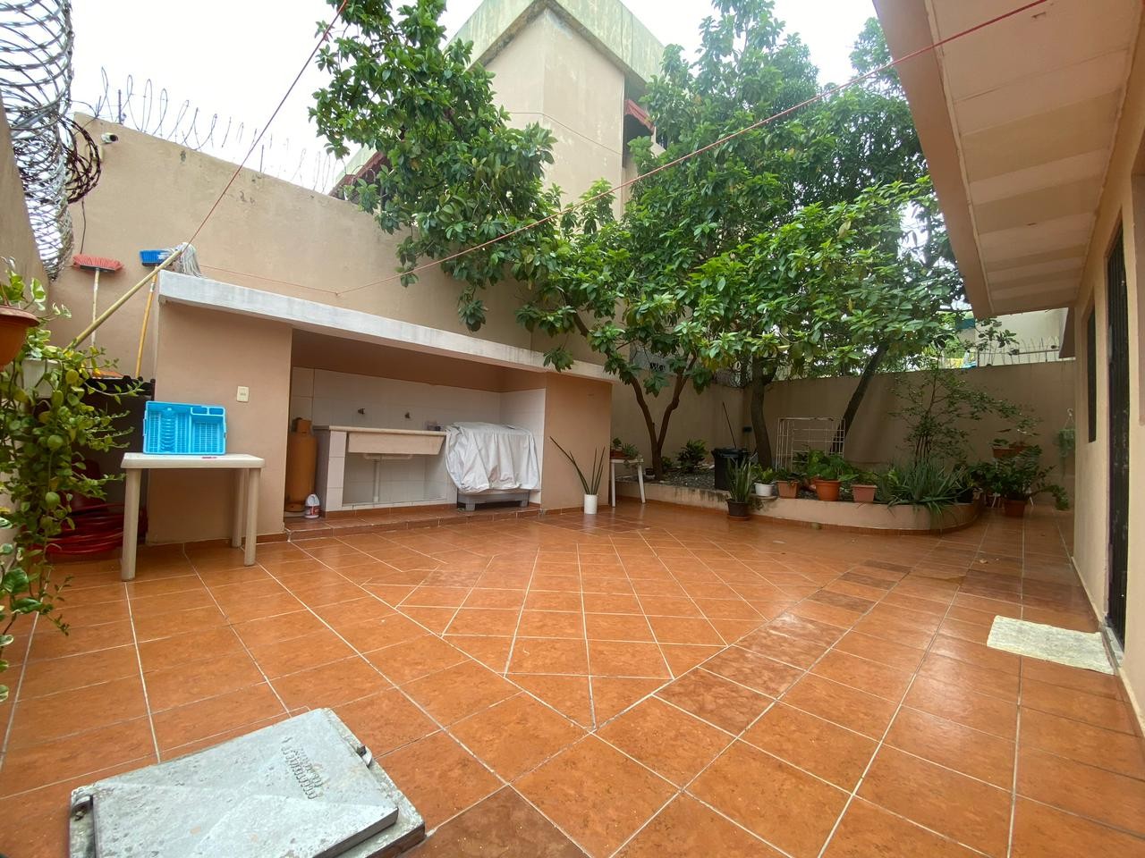 casas - Casa dos niveles con patio, Corales del Sur, Cerca de la Charles con las America 6