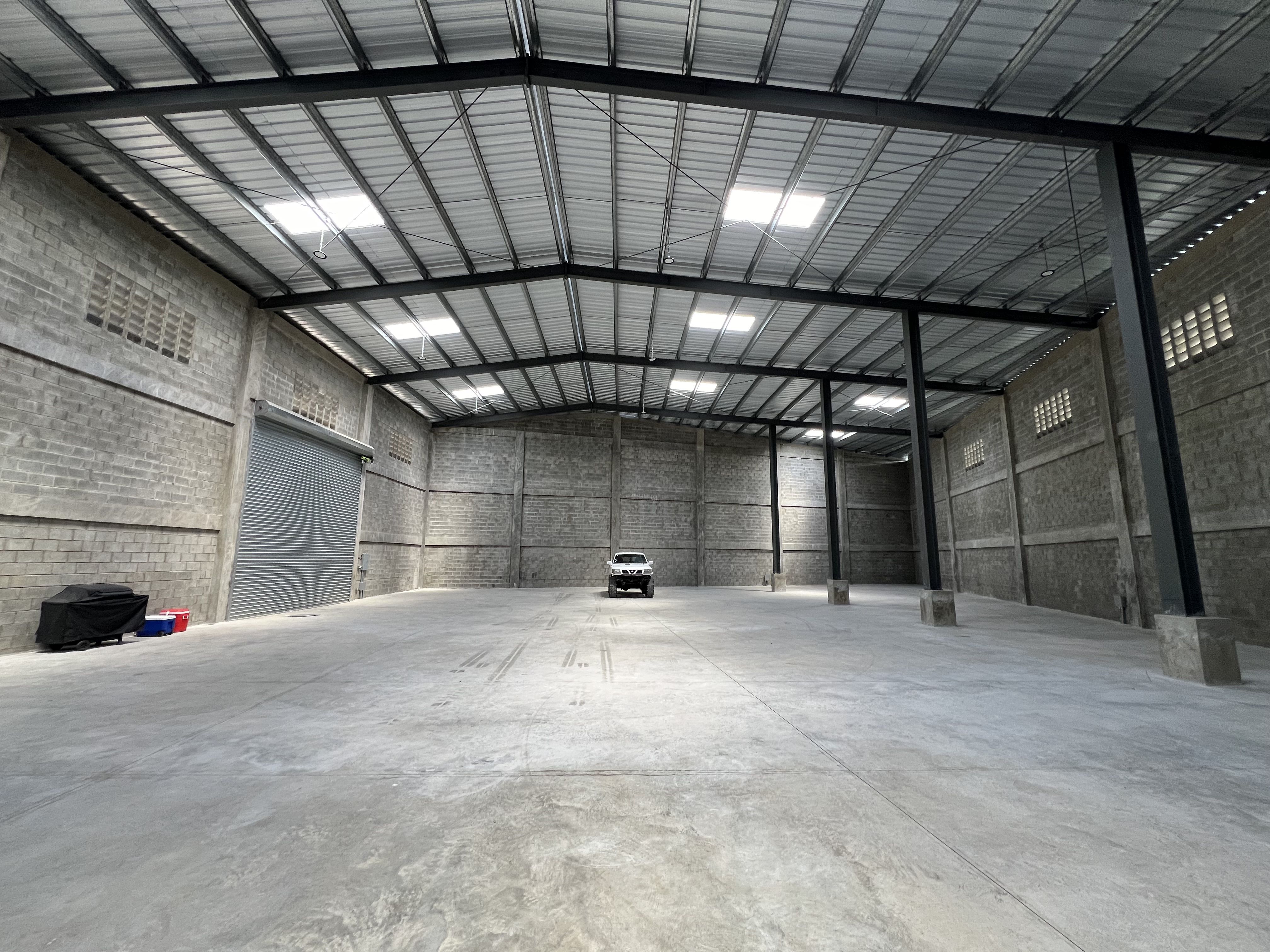 otros inmuebles - Nave Industrial alquile Engombe Santo Domingo este 8