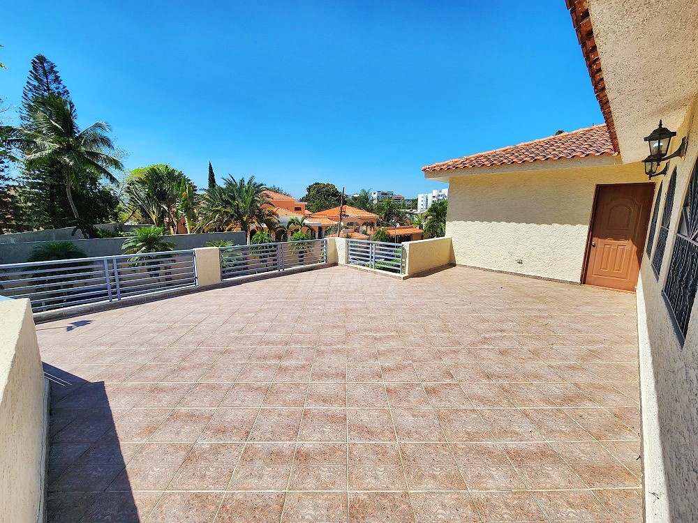 casas - CASA TERRAZA Y PATIO REPARTO TAVAREZ STGO. 8