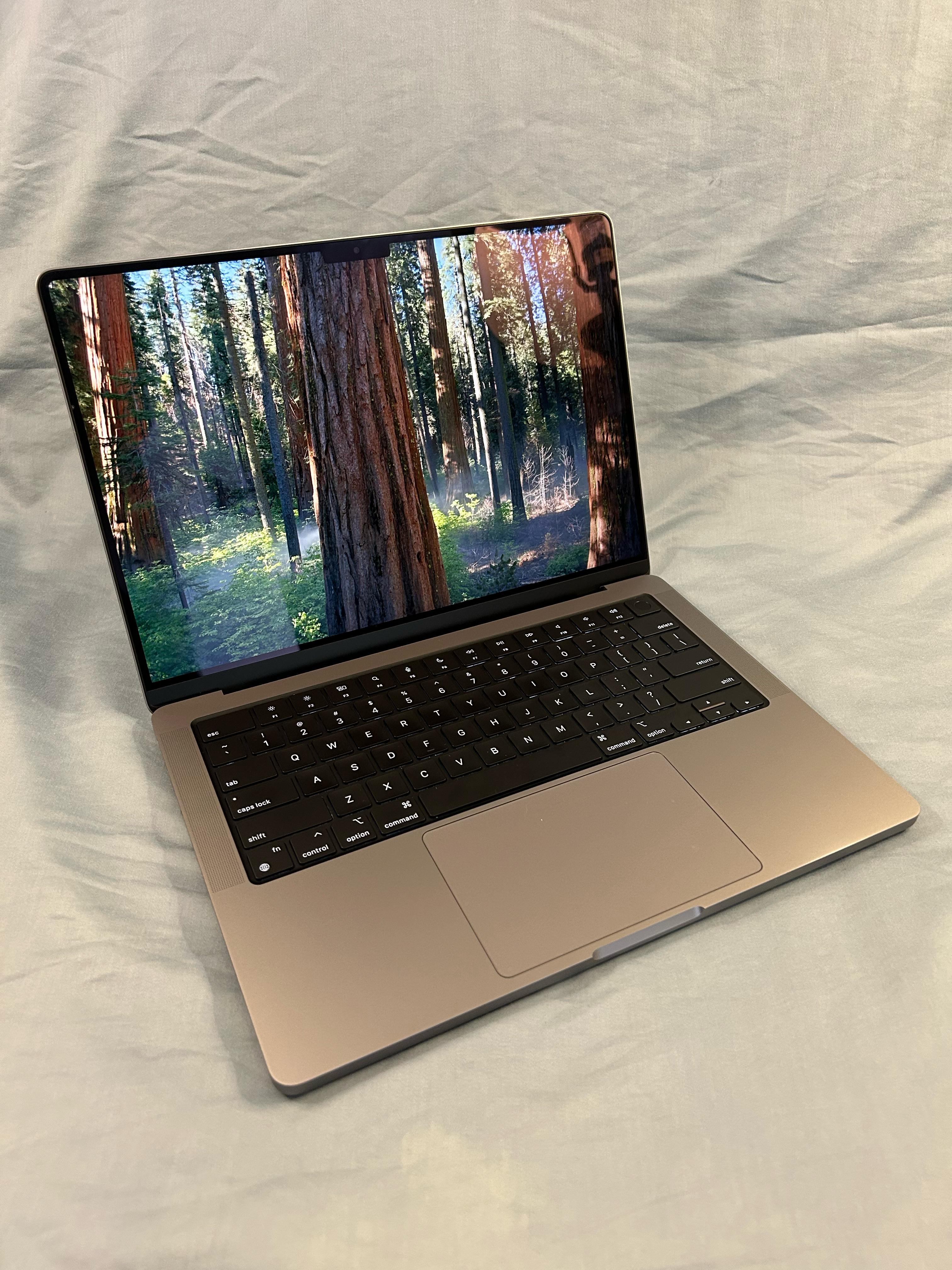 computadoras y laptops - MacBook Pro 14” 2021 Chip M1 Pro de oportunidad 0