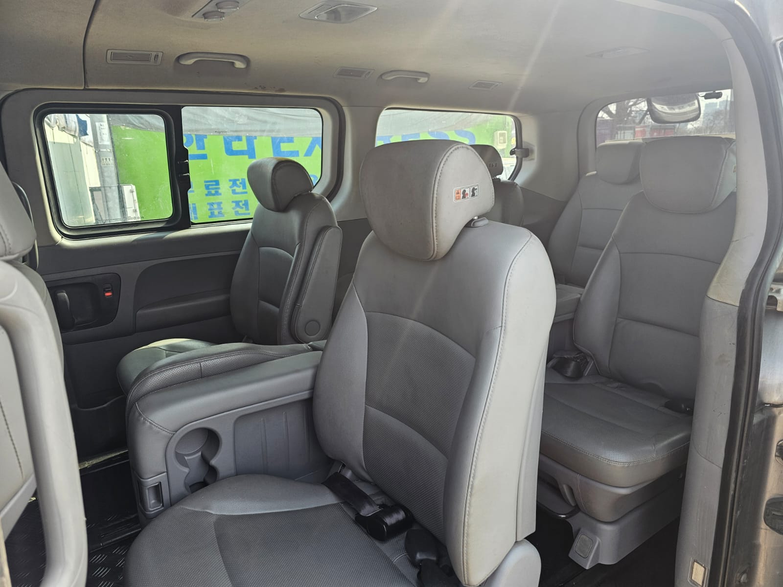 jeepetas y camionetas - HYUNDAI GRAND STAREX 2019 GRIS DIESEL 9