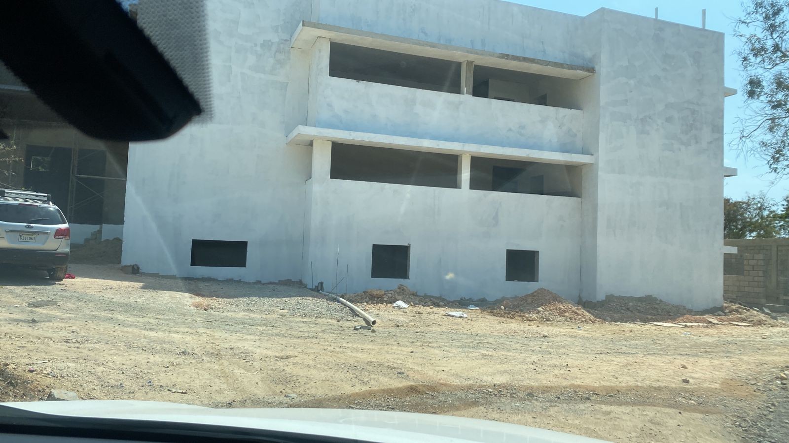 otros inmuebles - Nave con edificación de oficinas en renta en Av. Jacobo Majluta  1
