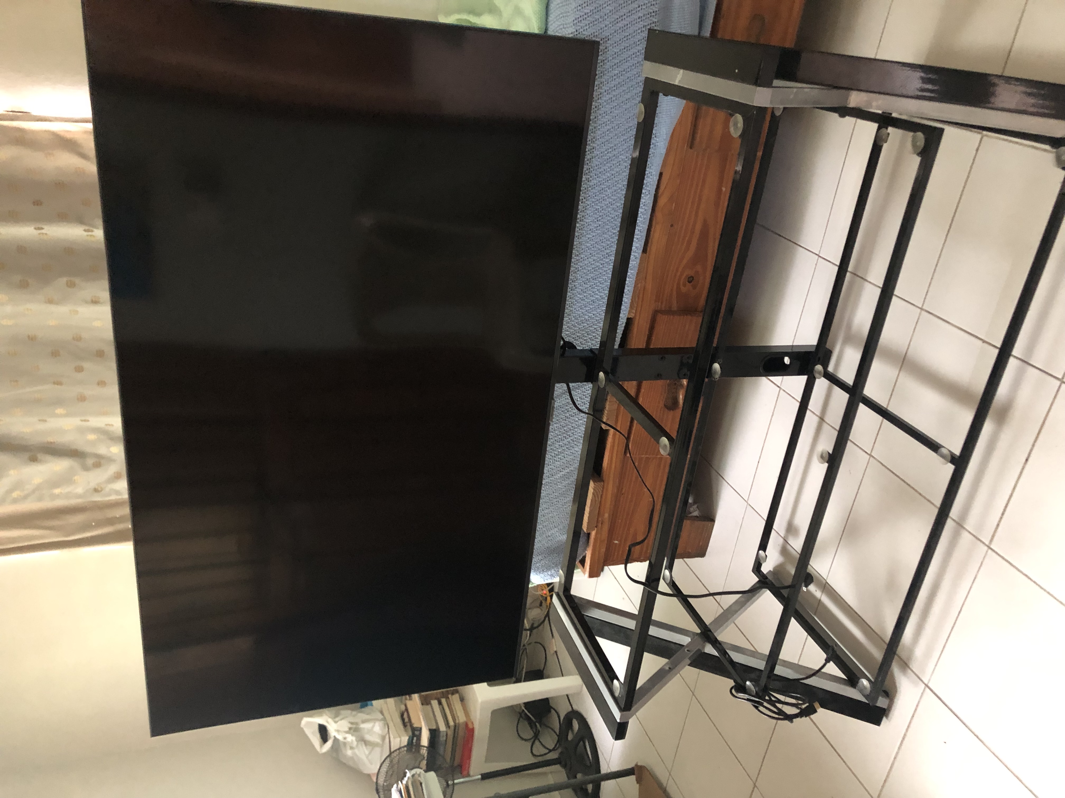 tv - Samsung modelo UN55TV6900P, 55 Pulg,mesa con topes 0