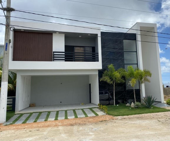 casas - Casa en venta Punta Cana #24-1827 cuatro dormitorios, piscina privada, jardín.
 8