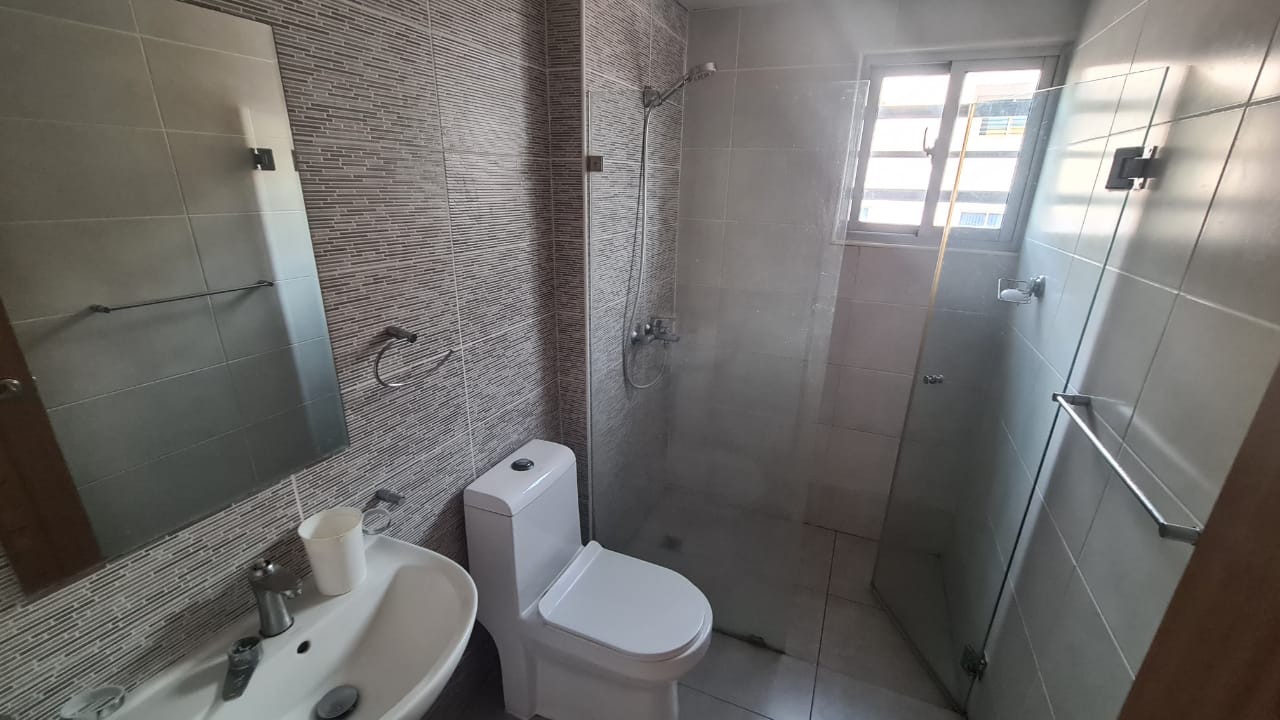 apartamentos - VENDO Amplio apartamento en zona exclusiva de Jardines del Sur No Ascensor.