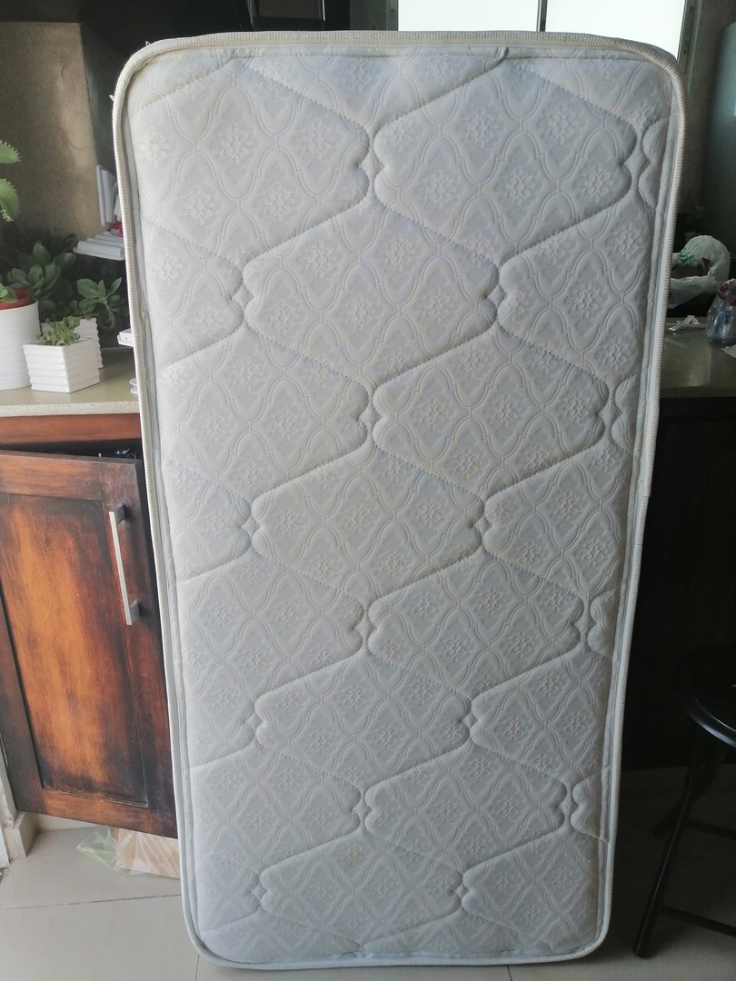 muebles - Colchón de cuna, tamaño 26"x 53" usado en muy buenas condiciones  1
