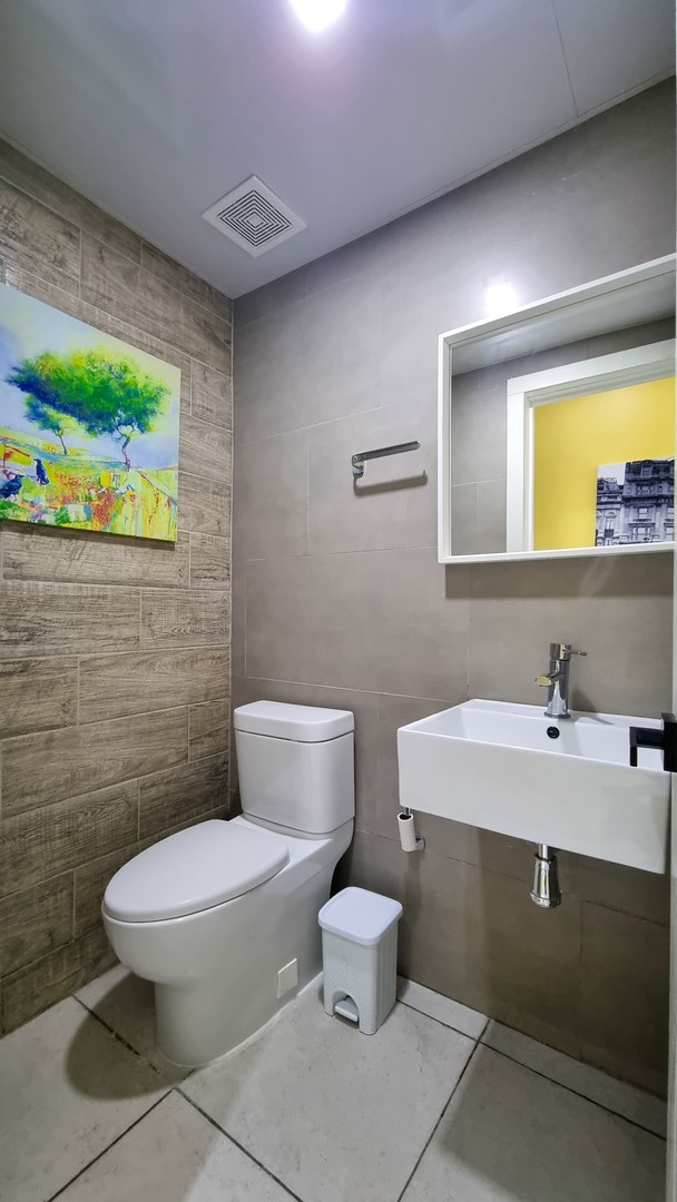 apartamentos - DISPONIBLE 
Evaristo Morales amueblado 1 habitacion 1.5 banos 1 parqueo 7