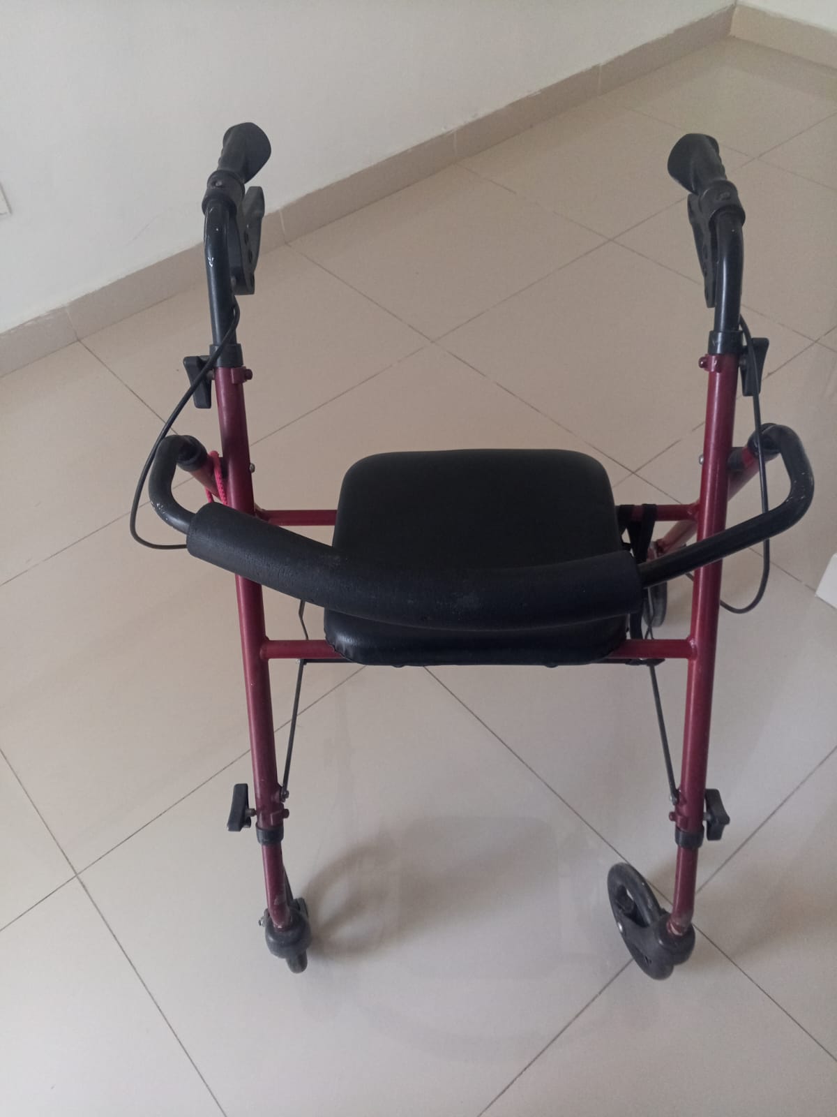 Salud y Equipamiento Médico - Silla Andadora o Caminadora 0