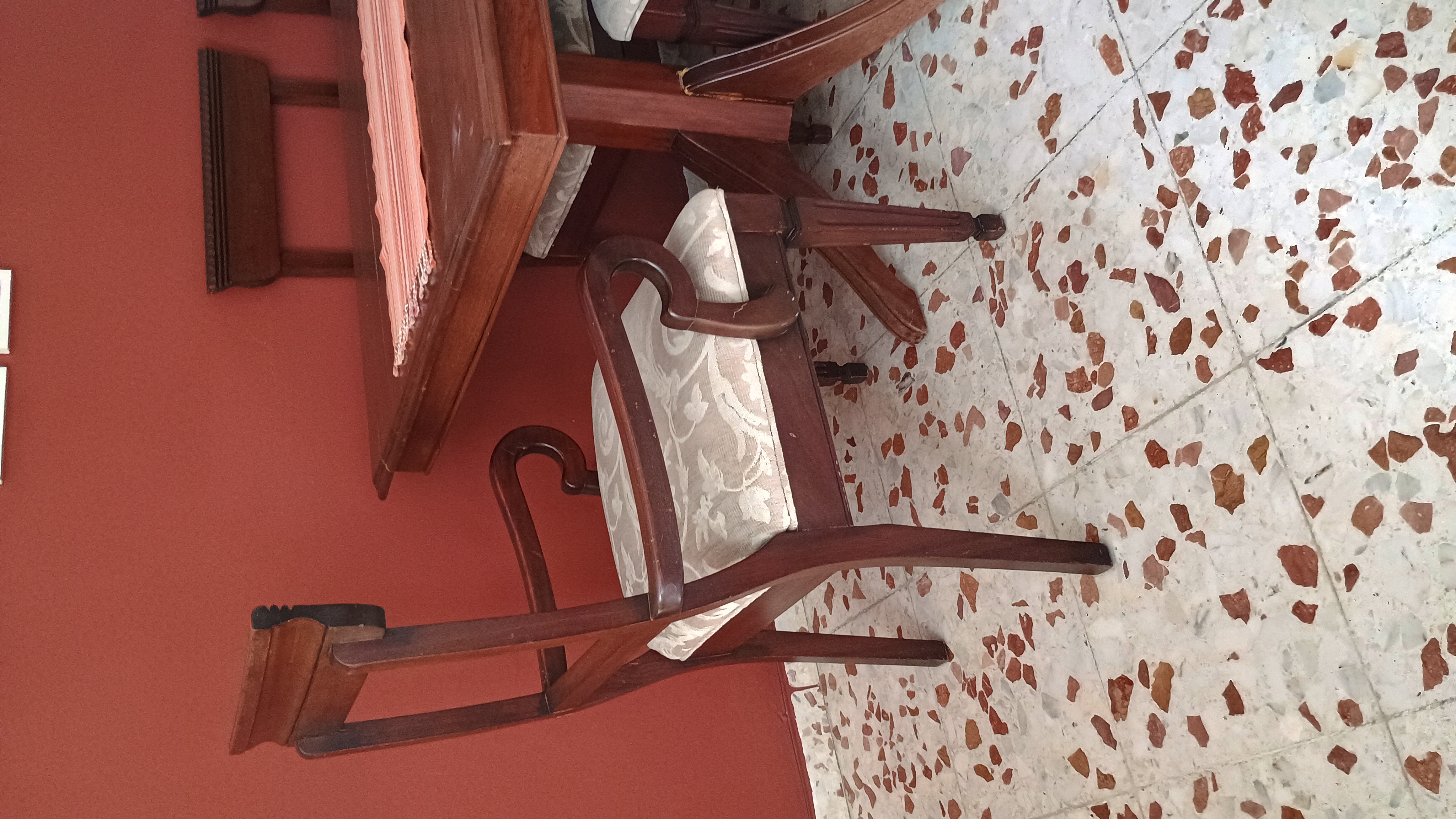 muebles y colchones - Comedor en caoba de 6 sillas 1