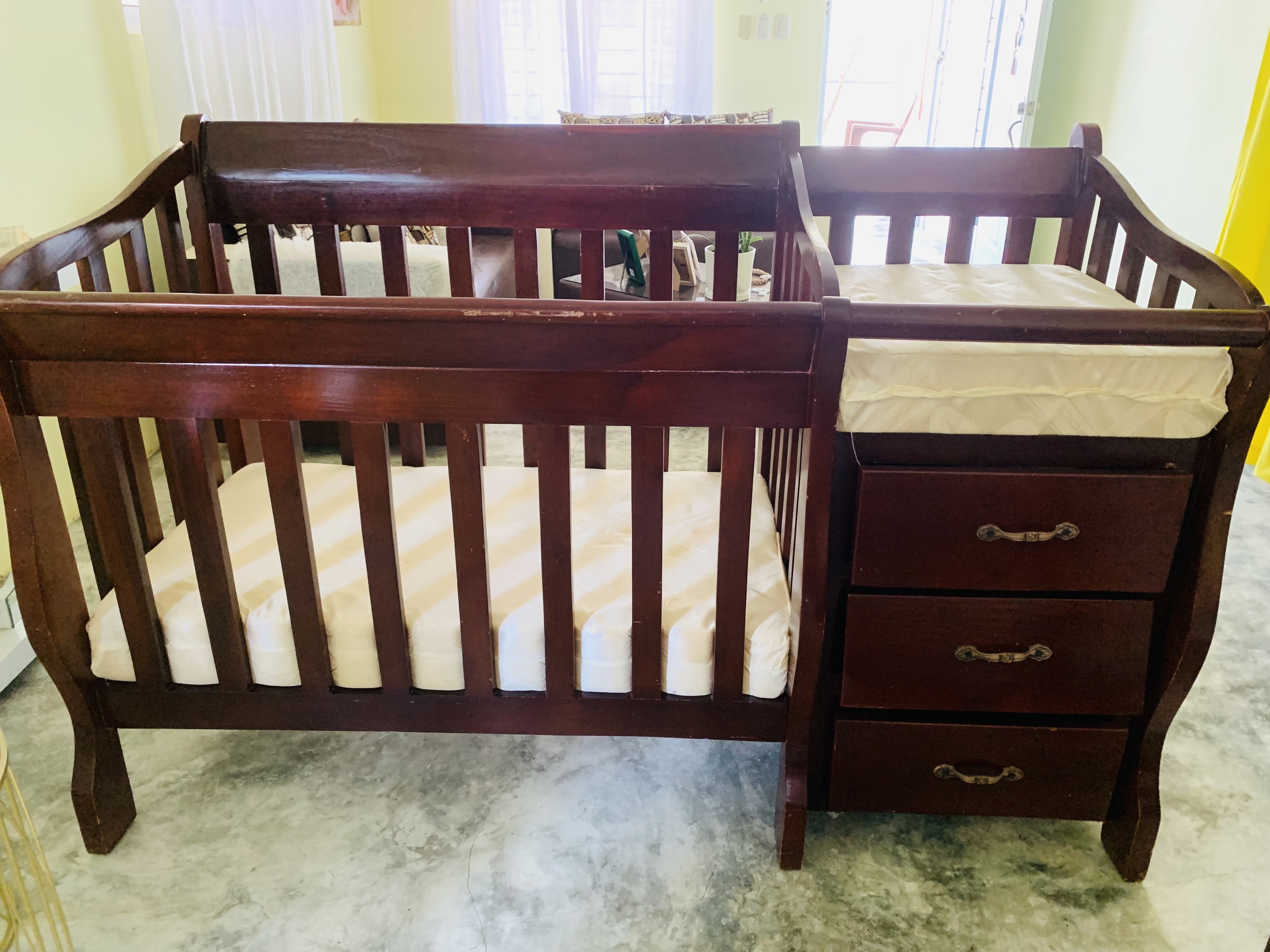 muebles y colchones - cuna carrusel en caoba 0