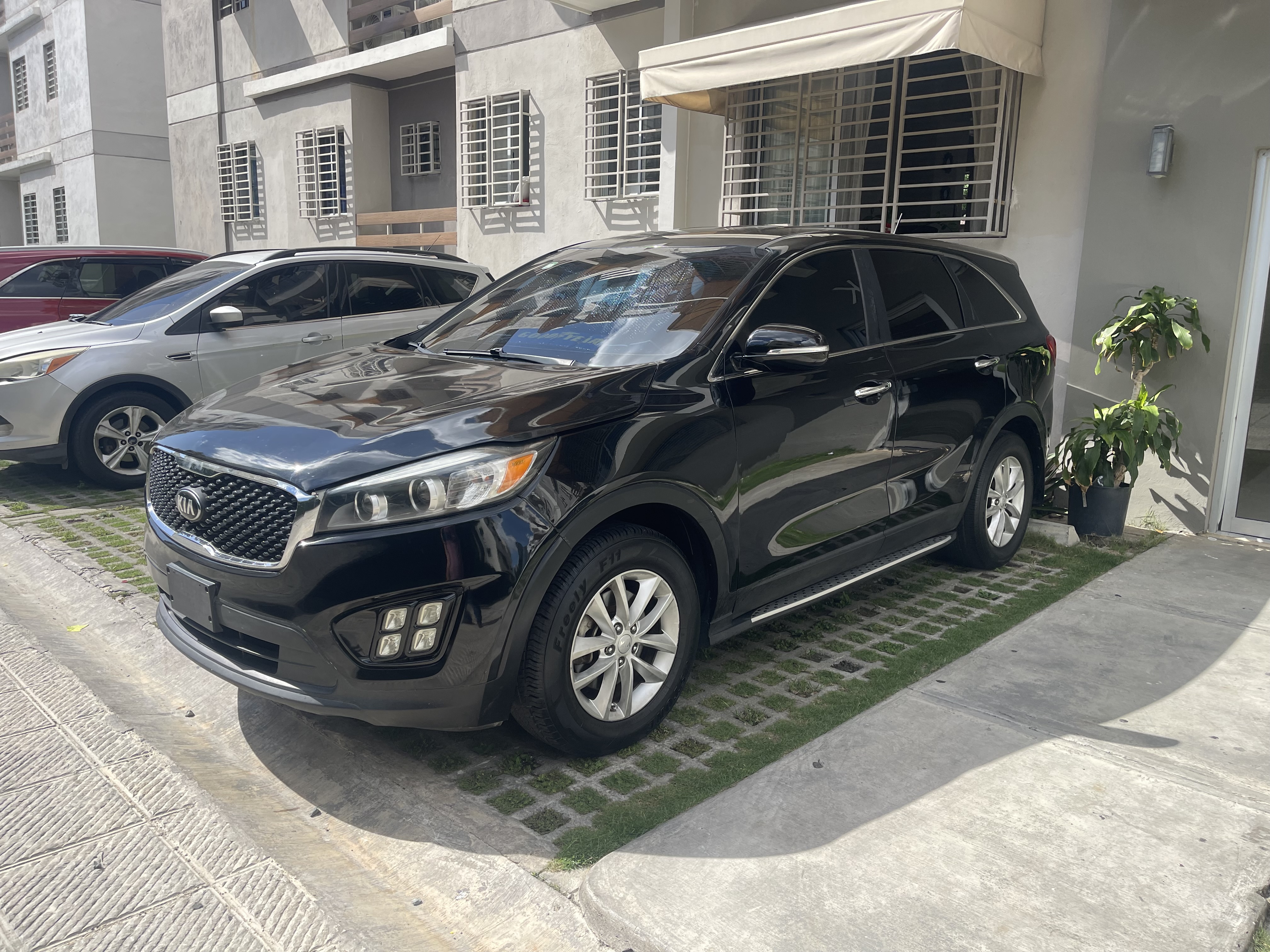 jeepetas y camionetas - Kia Sorento 2017 L FWD color negro NEGOCIABLE 2