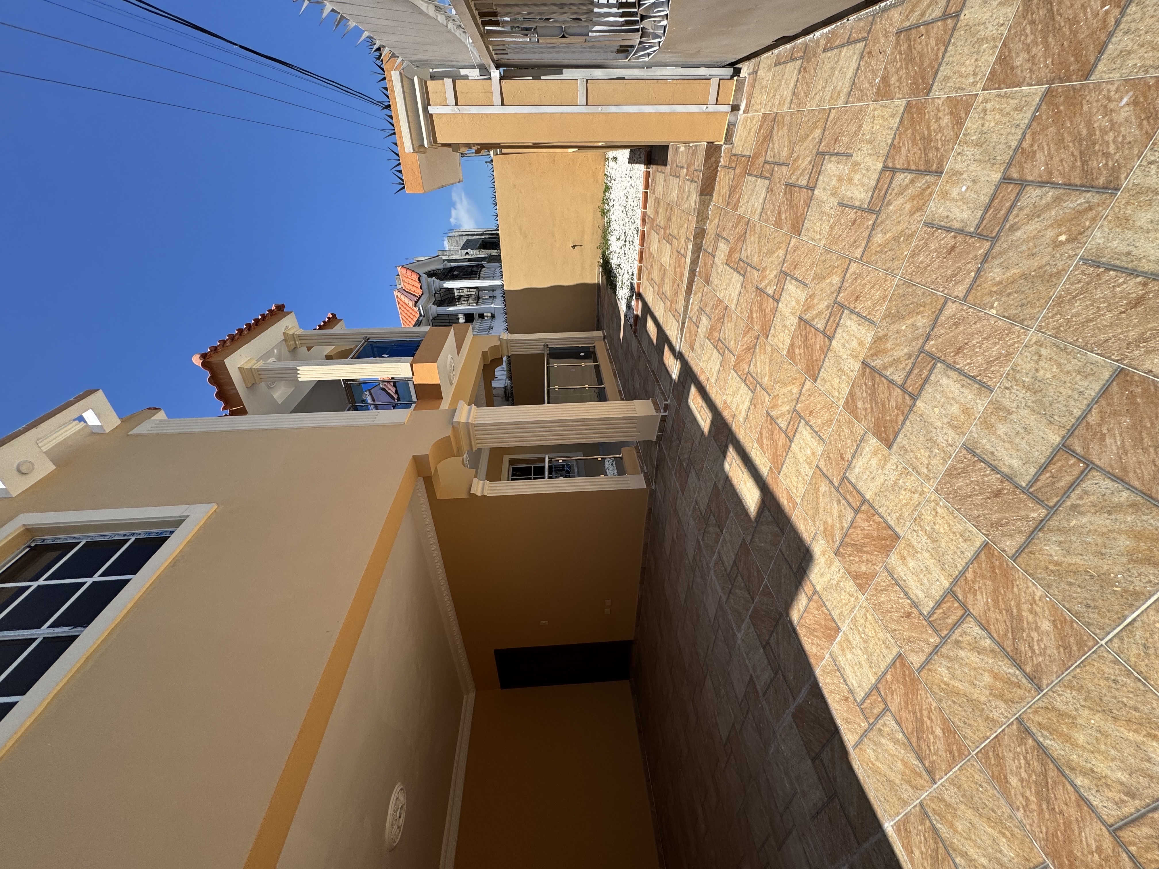 casas - venta de casa en la autopista de san isidro prado oriental con  370mts y 4 hab 4
