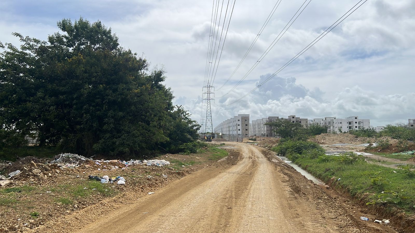 solares y terrenos - Solar en San Luis Santo Domingo Este de 13886 metros se Acepta permuta 3