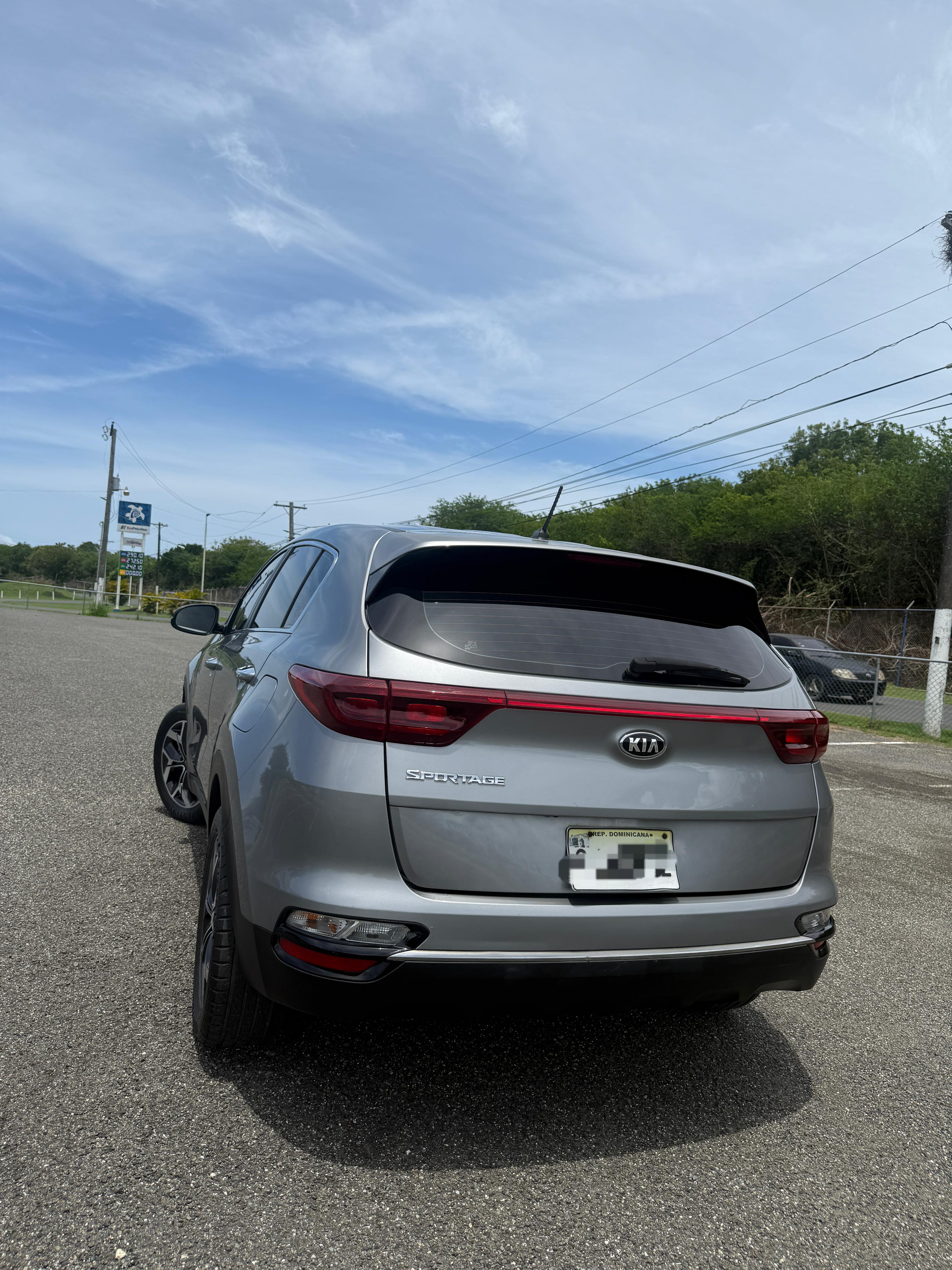 jeepetas y camionetas - Vendo kia sportage lx 2020 6
