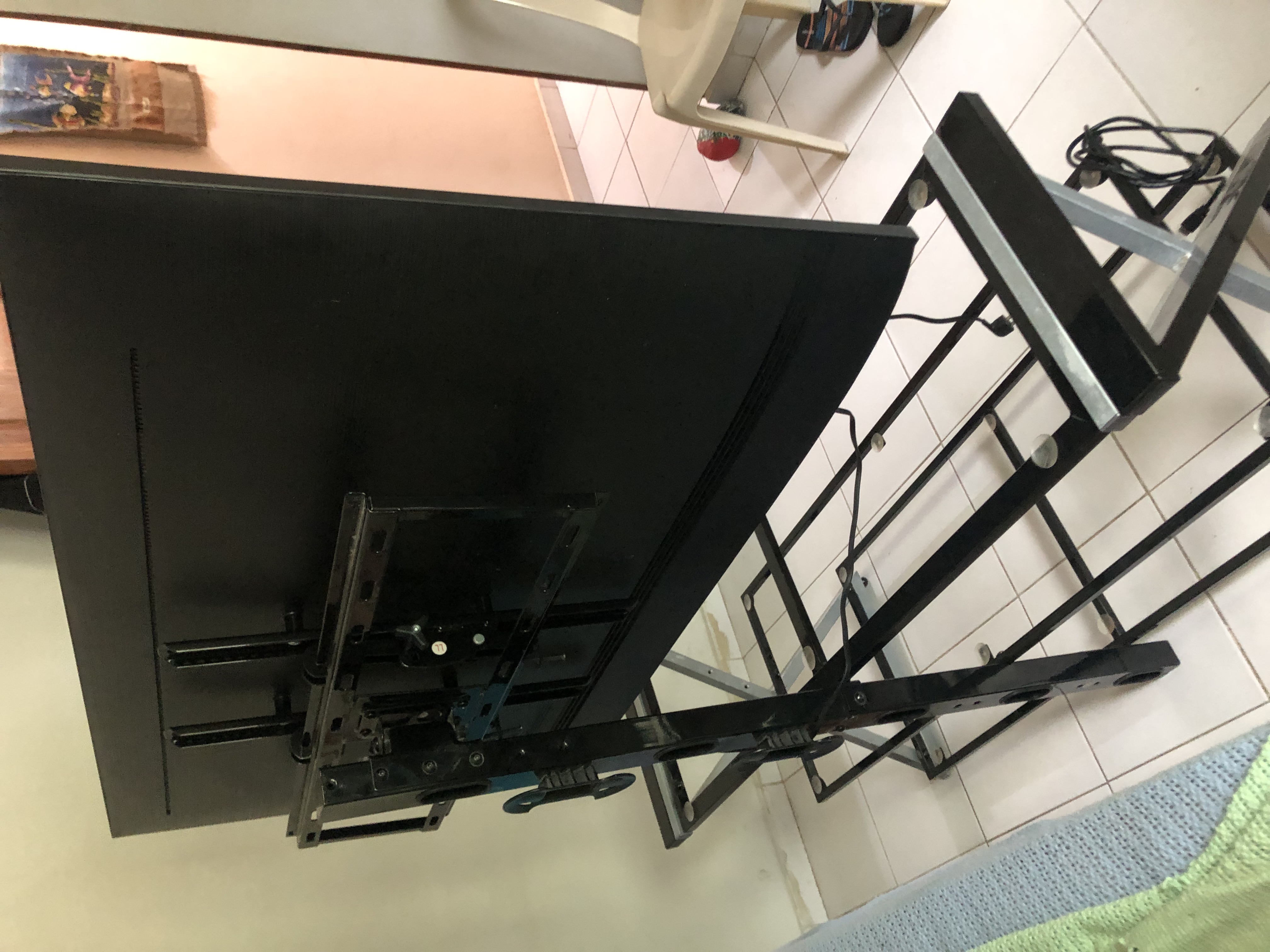 tv - Samsung modelo UN55TV6900P, 55 Pulg,mesa con topes 1