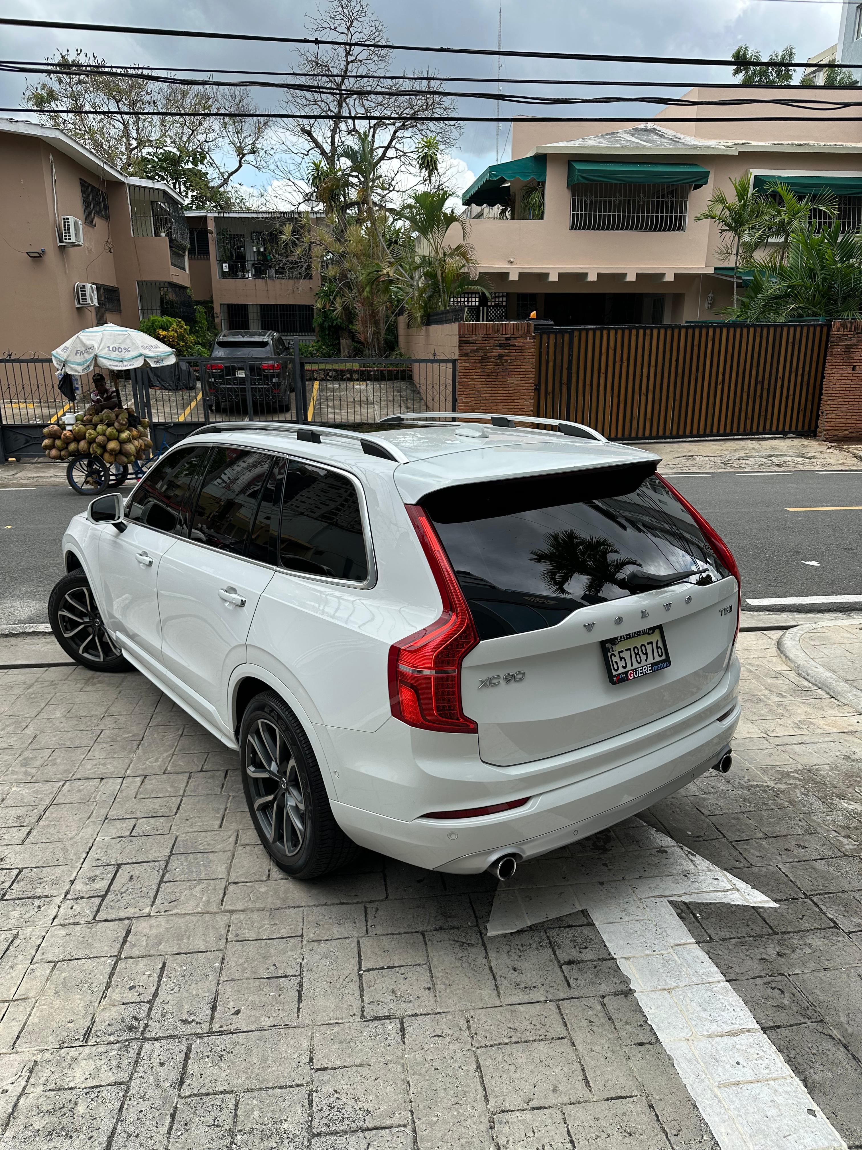 jeepetas y camionetas - VOLVO XC90 T5 MOMENTUN 2019 1
