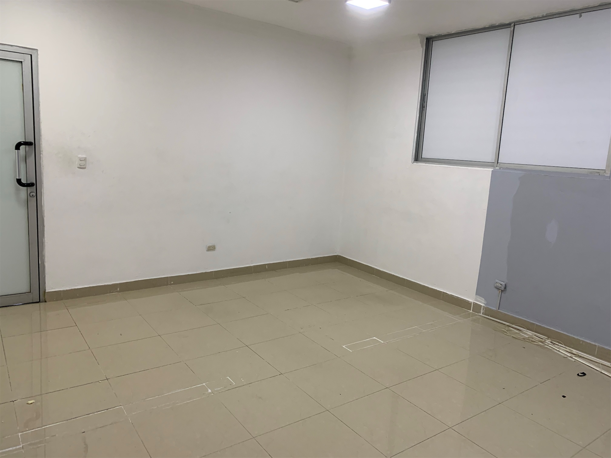 oficinas y locales comerciales - Local céntrico en Naco 8