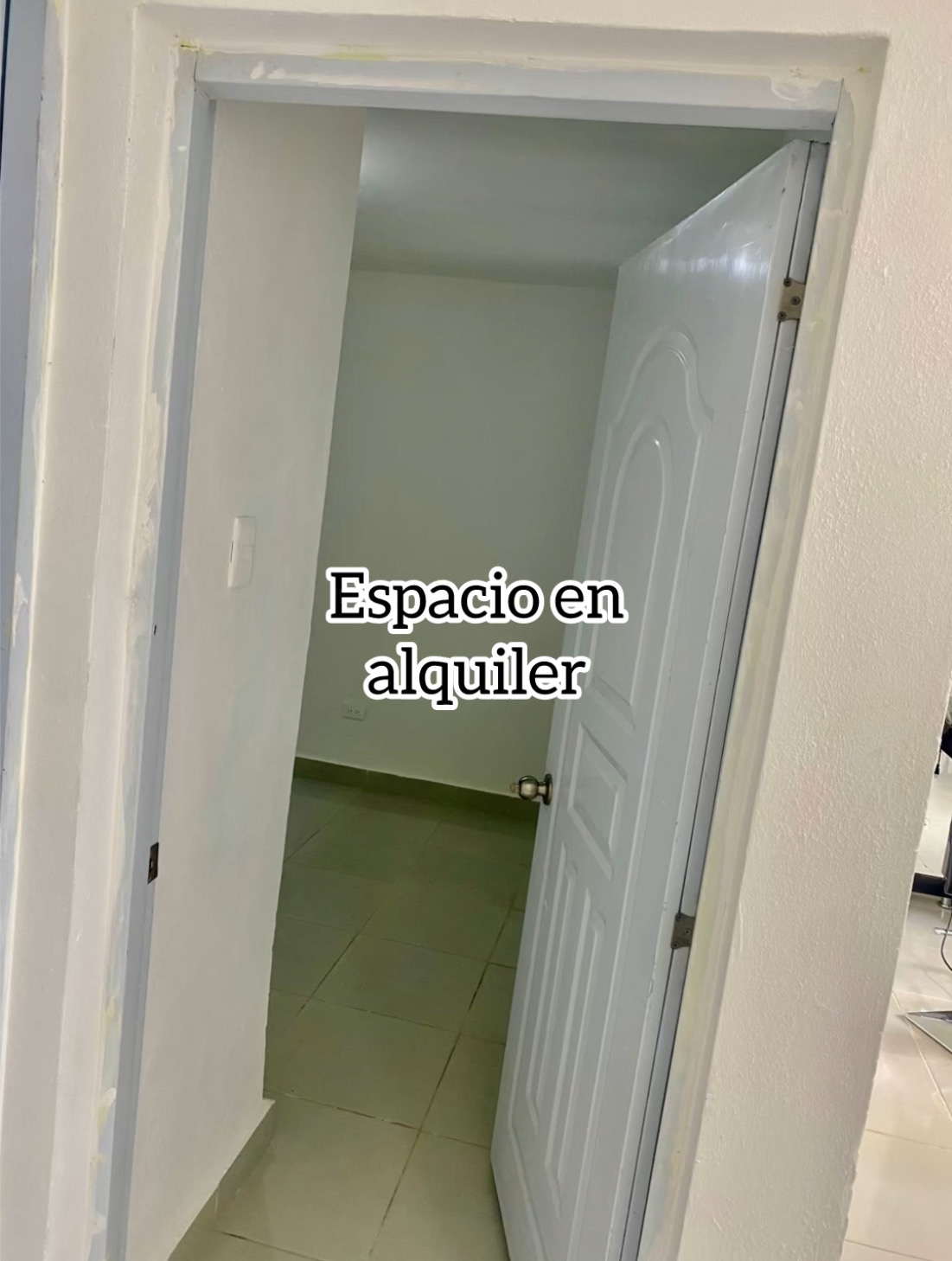 habitaciones y viviendas compartidas - alquiler de espacio para arreglar uñas 1