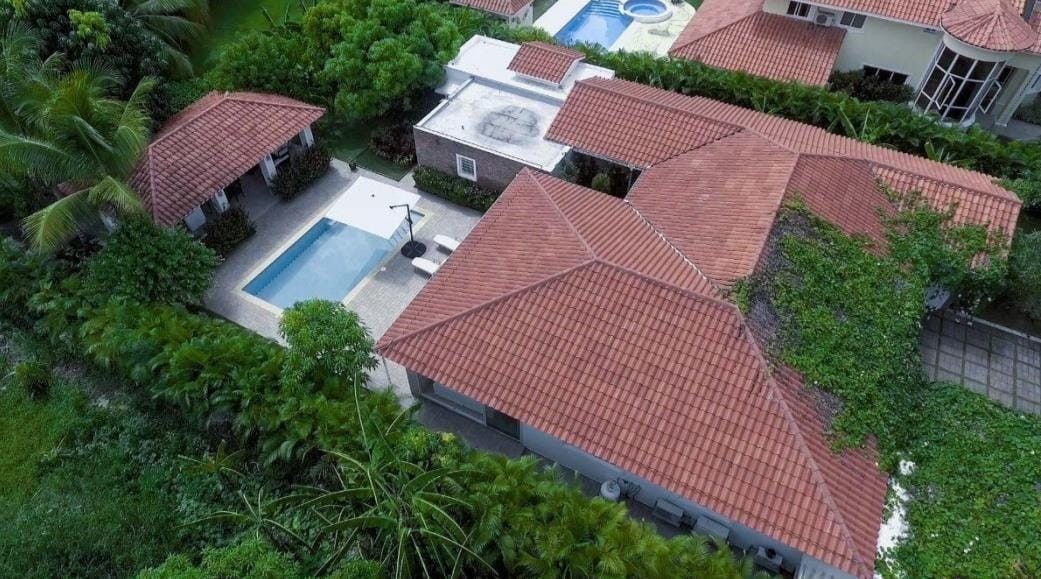 casas vacacionales y villas - Hermosa villa totalmente amueblada
Metro Country Club, Juan Dolio, San Pedro de  7