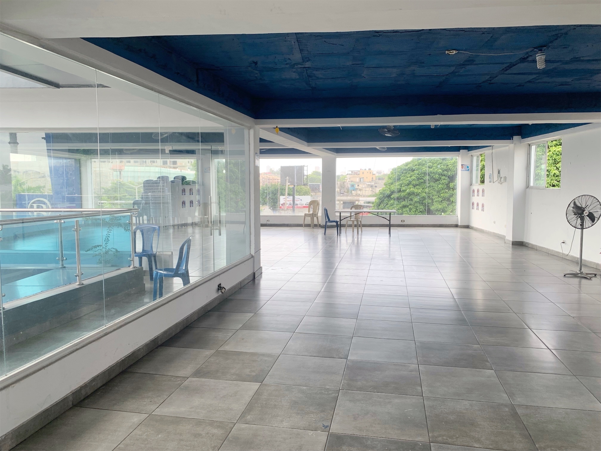 oficinas y locales comerciales - Locla espacio abierto 200m 4