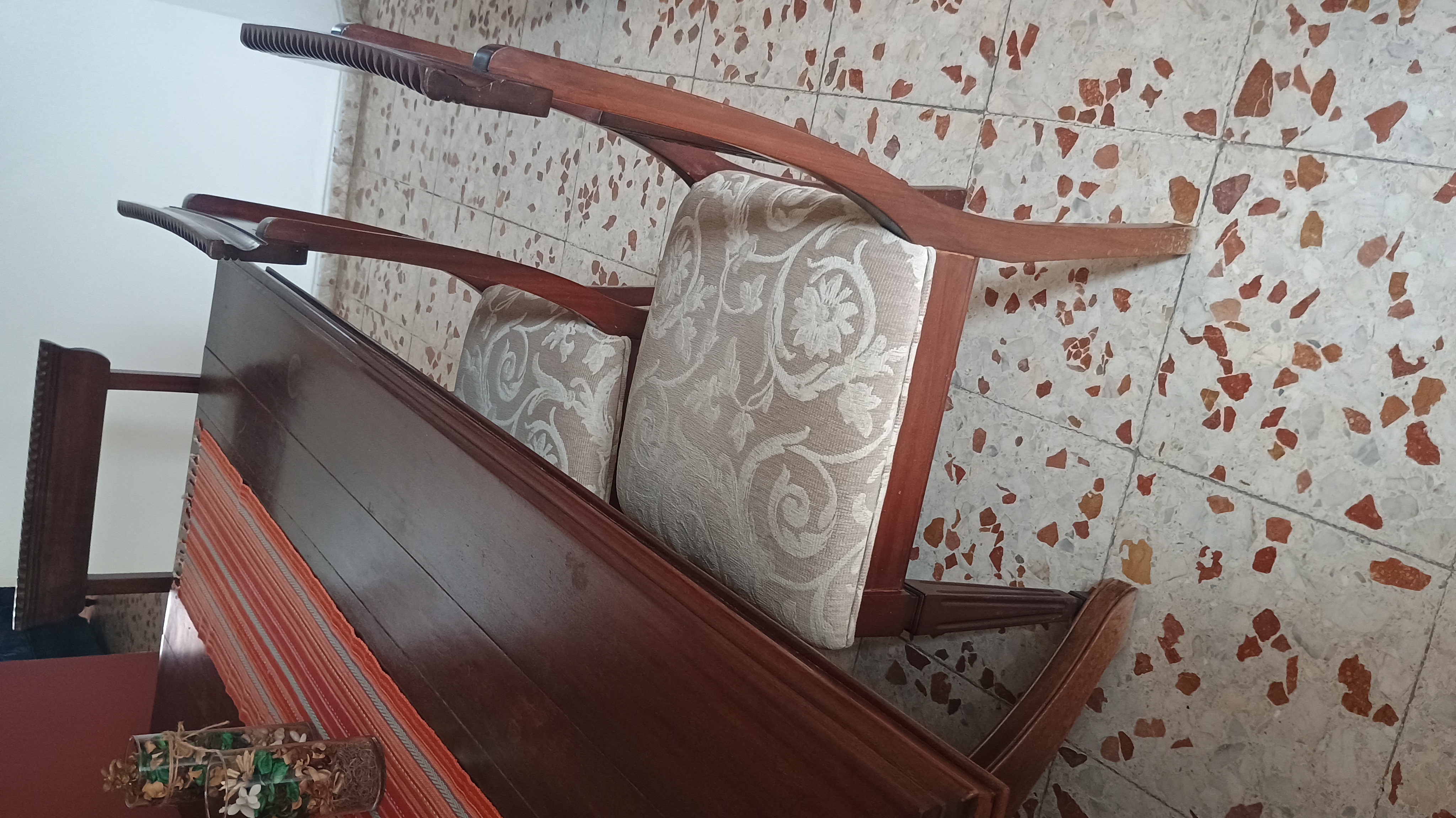 muebles y colchones - Comedor en caoba de 6 sillas 2