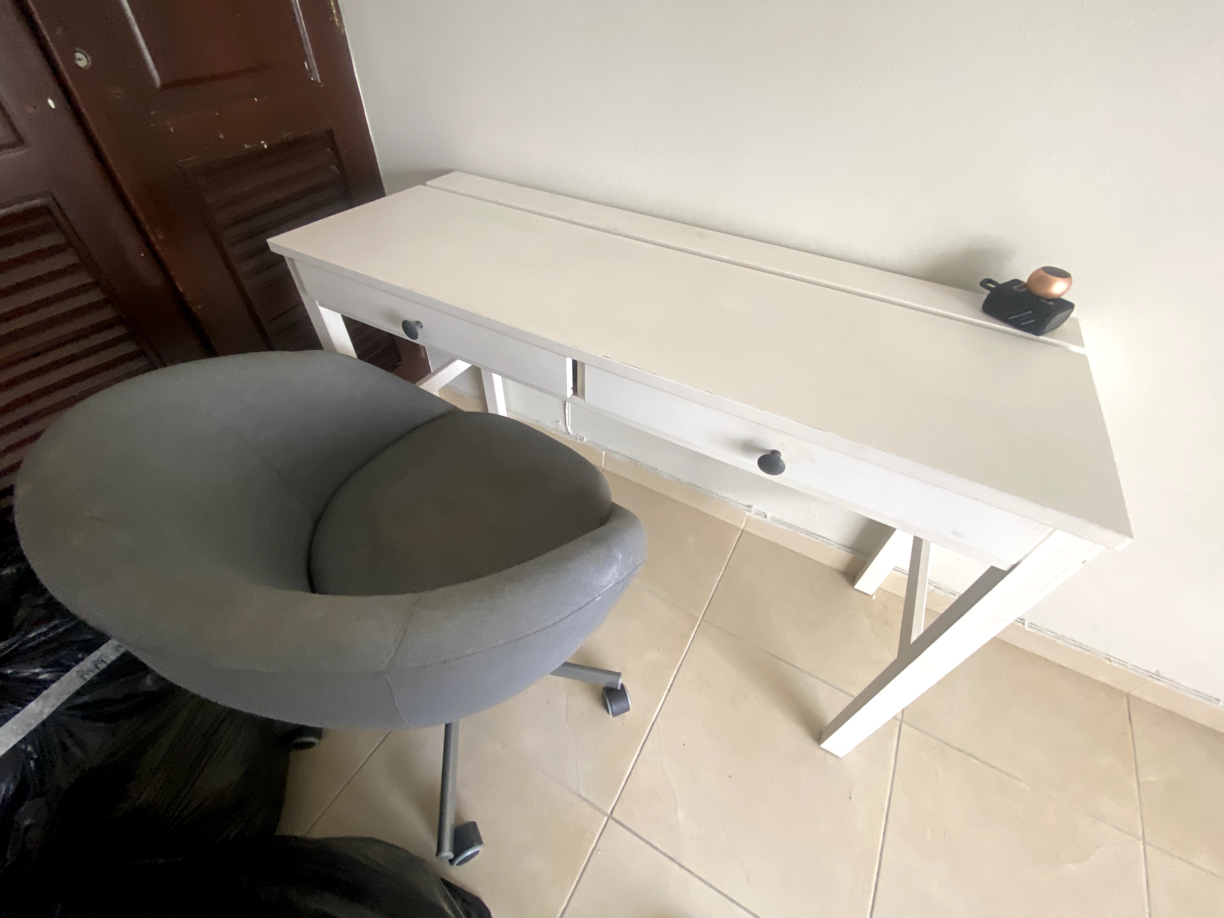 muebles y colchones - ESCRITORIO CON SILLA GIRATORIA 0