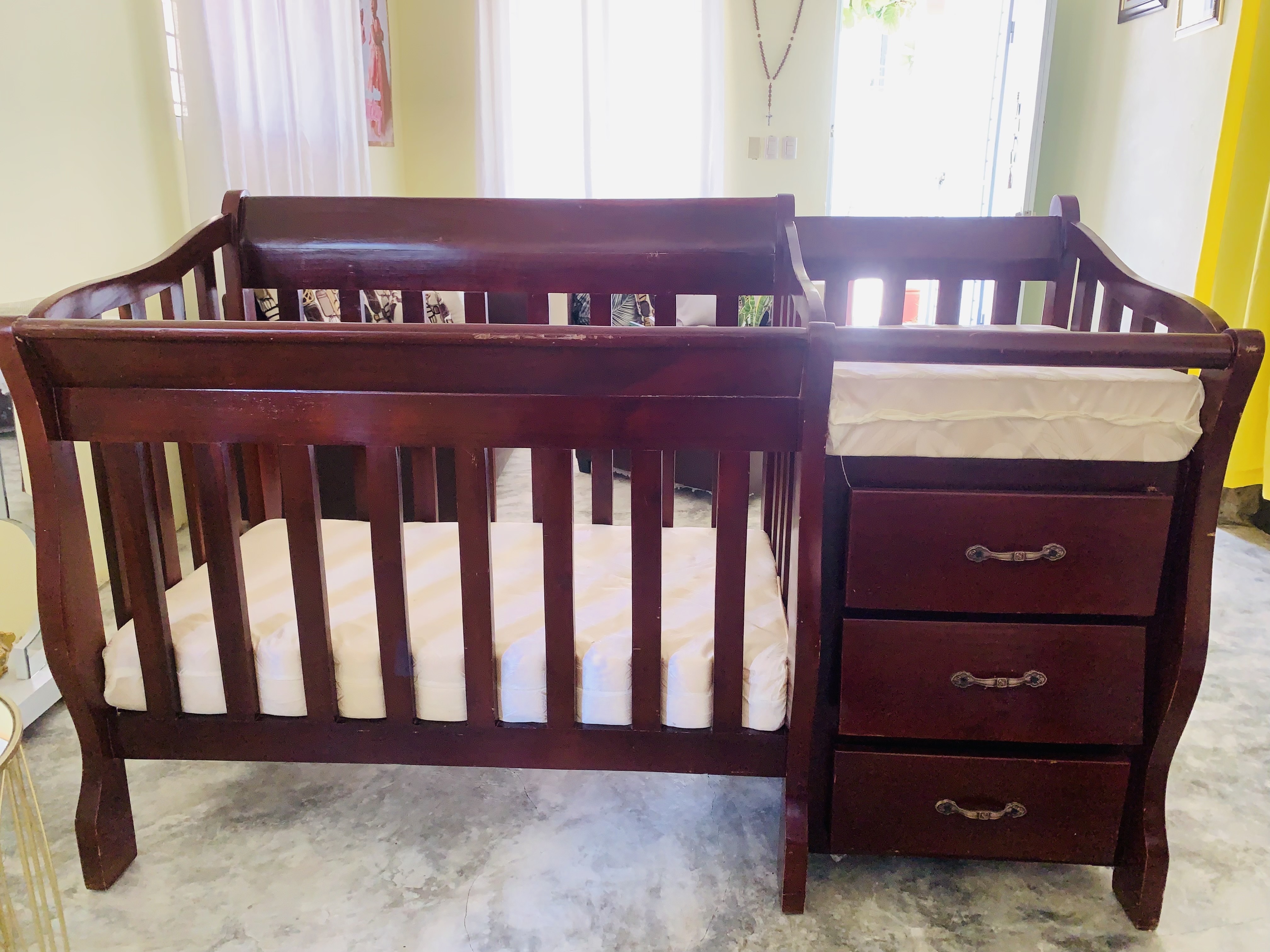 muebles y colchones - cuna carrusel en caoba 1