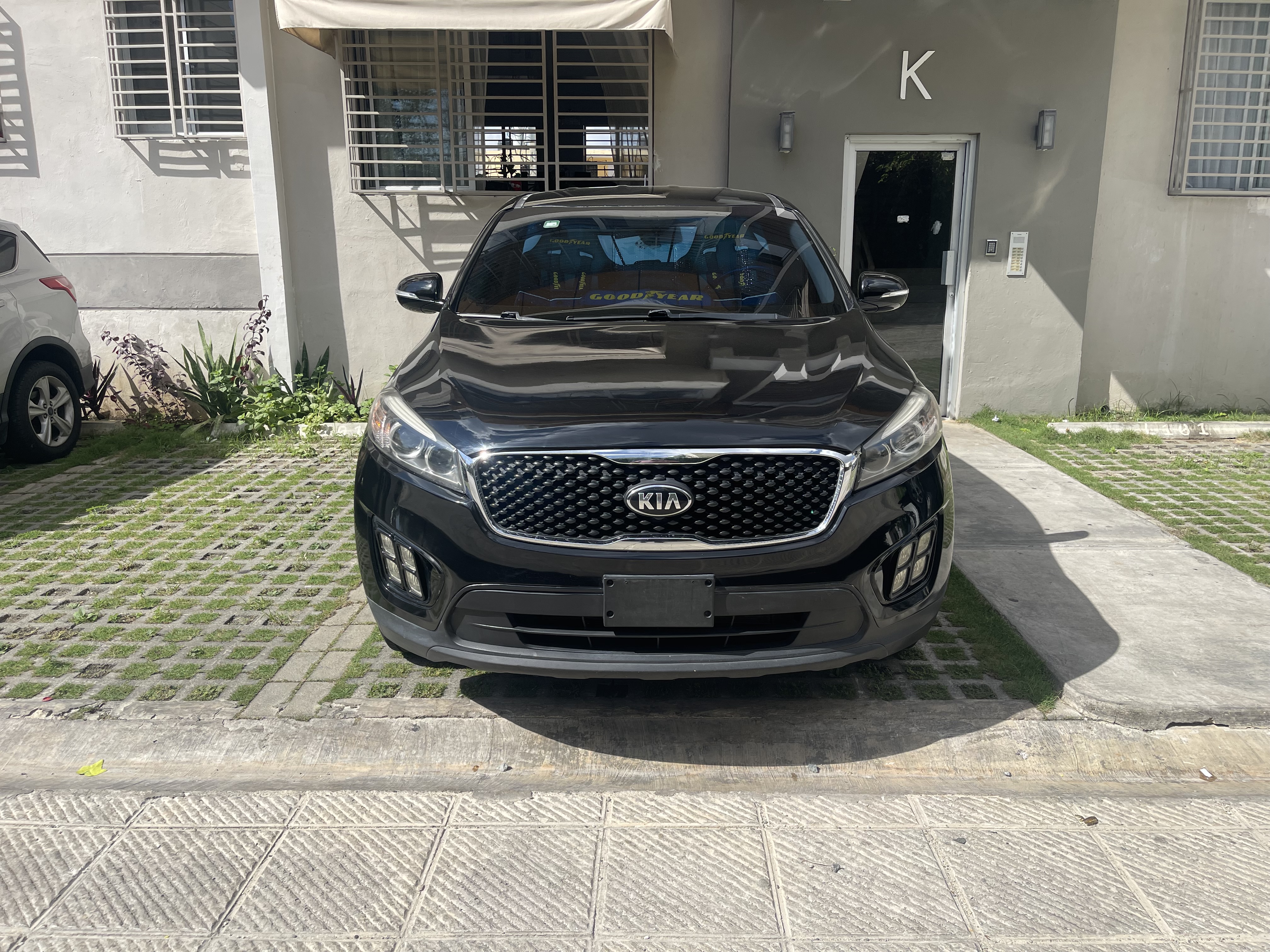 jeepetas y camionetas - Kia Sorento 2017 L FWD color negro NEGOCIABLE 3
