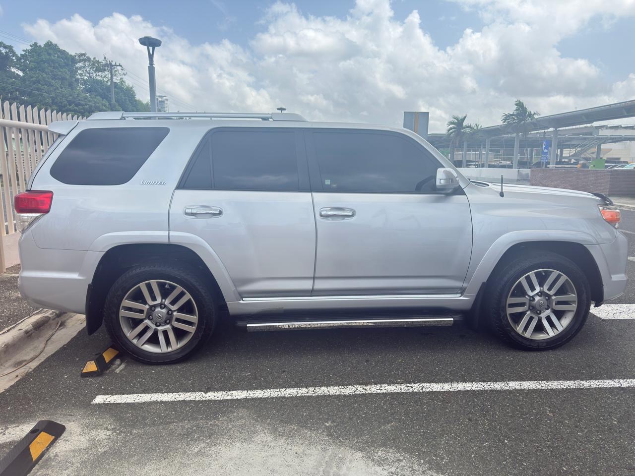 jeepetas y camionetas - Toyota 4runner 2011 como nueva  6