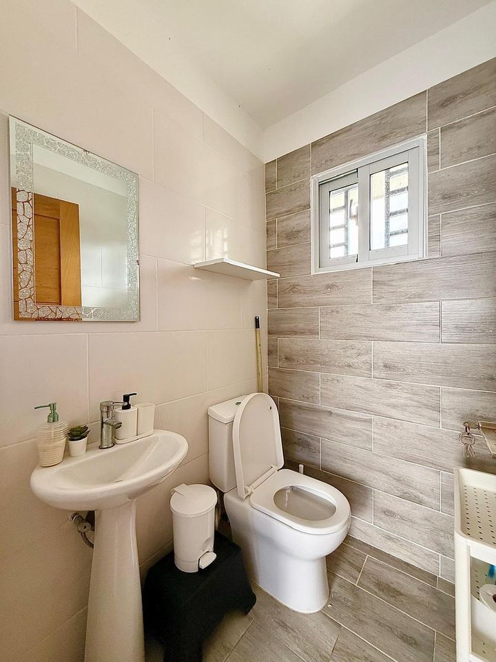 casas - Casa en alquiler con piscina  4