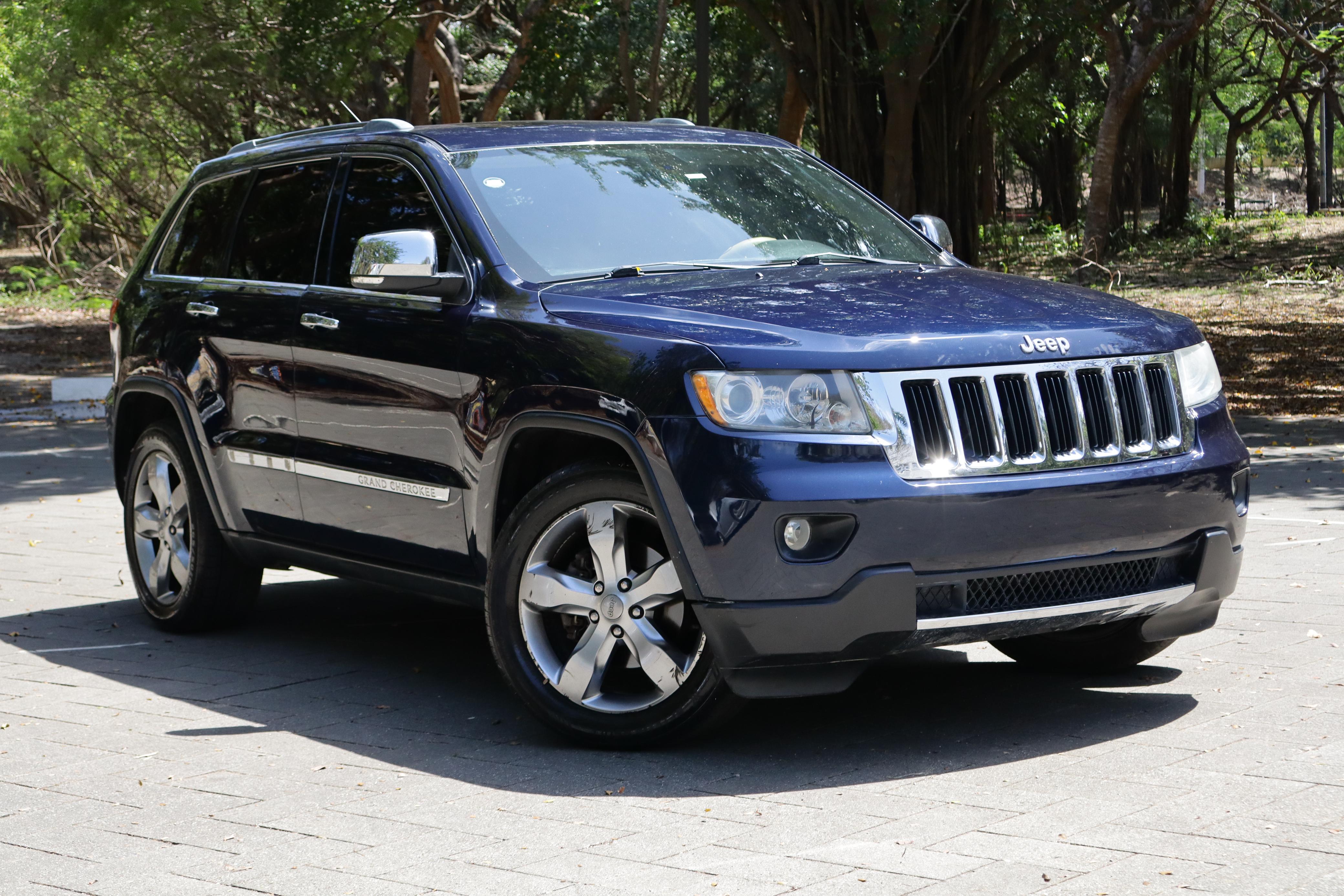 jeepetas y camionetas - Aprovecha y montate en esta impecable jeep Grand cherokee limited 2013