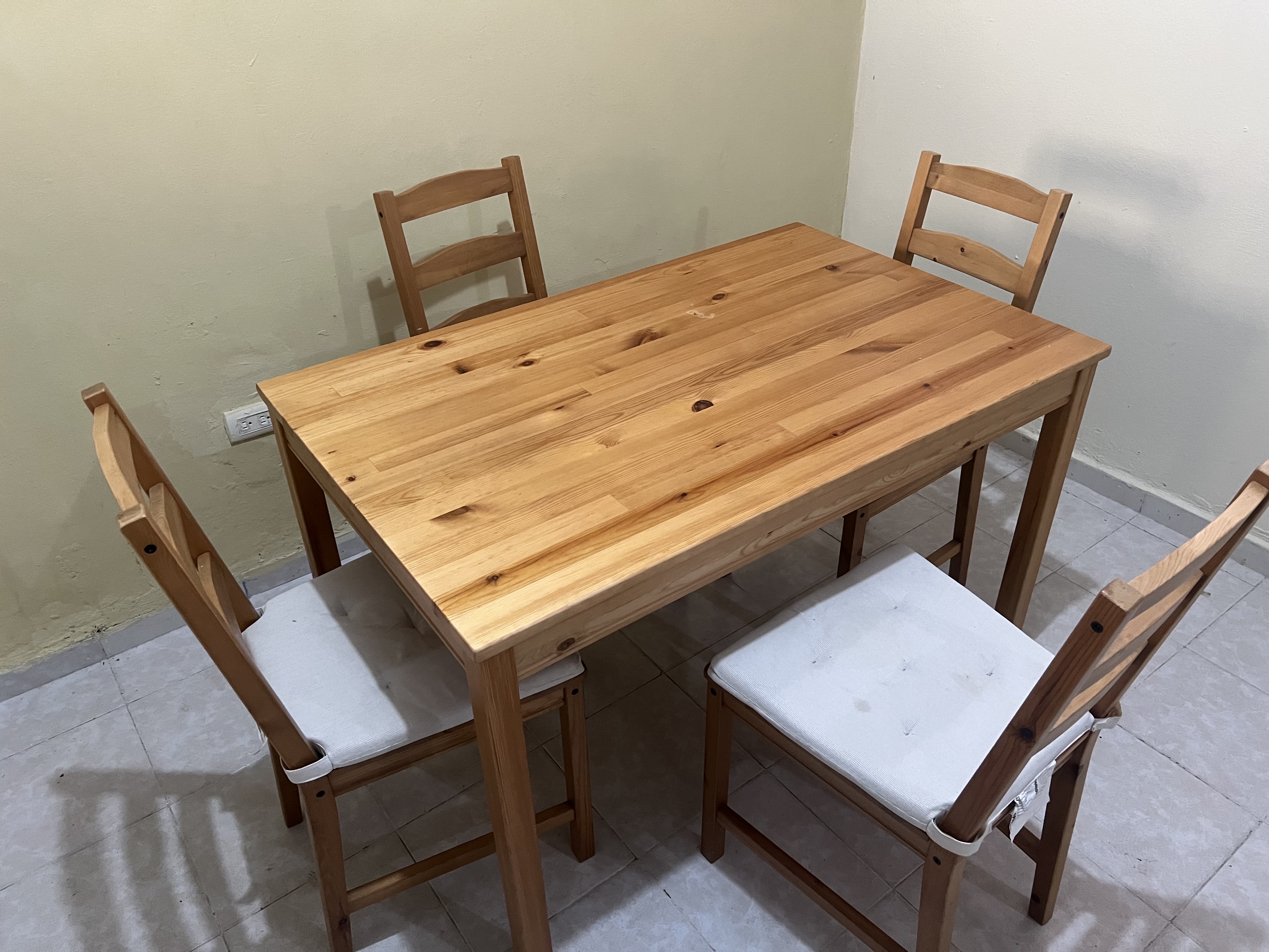 decoración y accesorios - COMEDOR CON 4 SILLAS CADA UNA CON SU COLCHÓN 