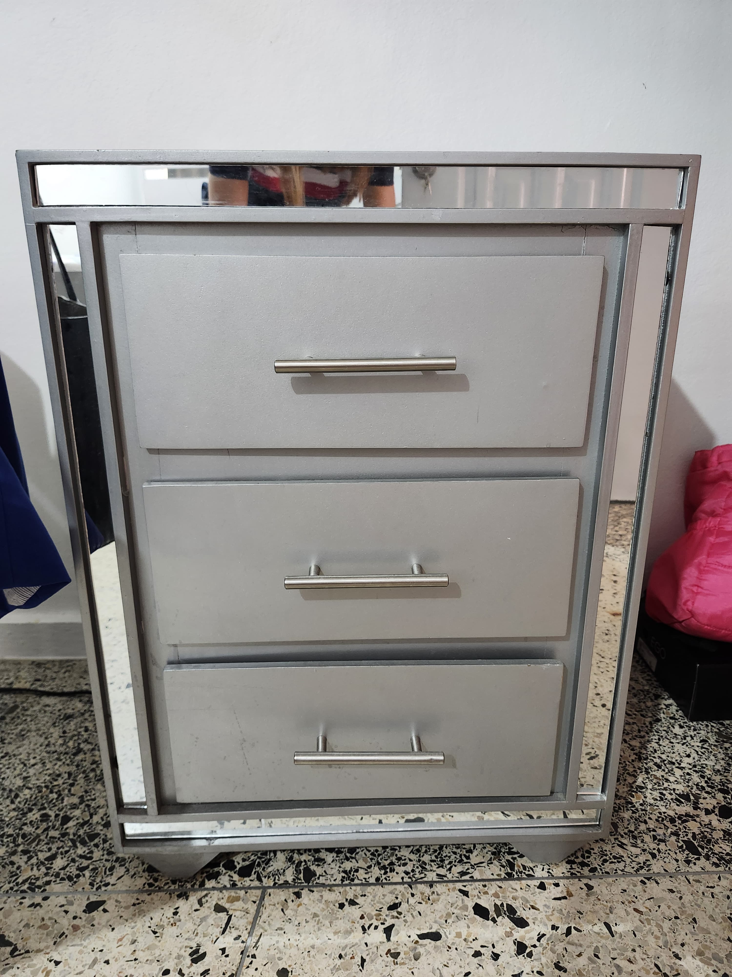 muebles y colchones - Se vende mesa de noche 1
