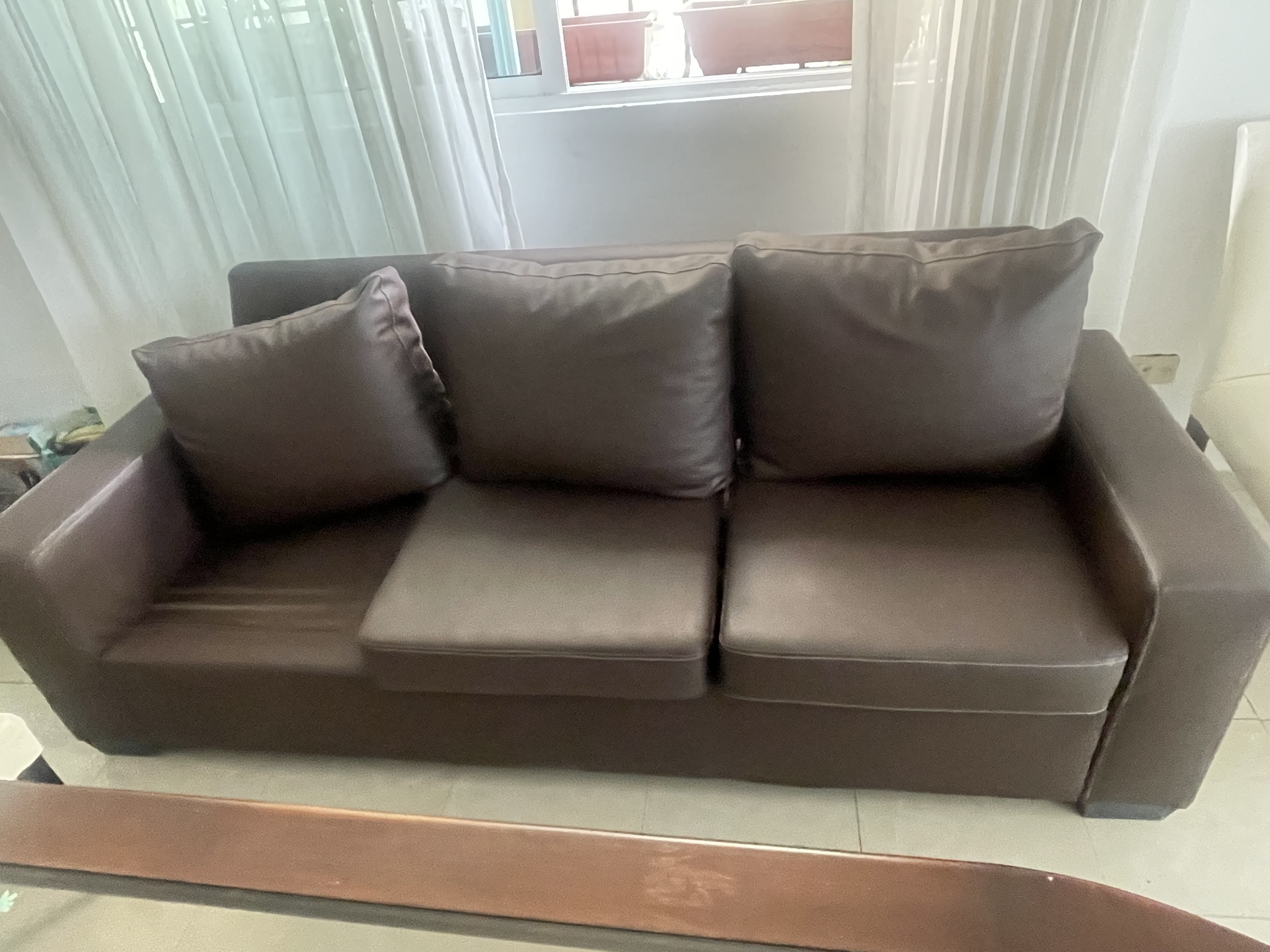 muebles y colchones - Se vende mueble en L cuero sintético 