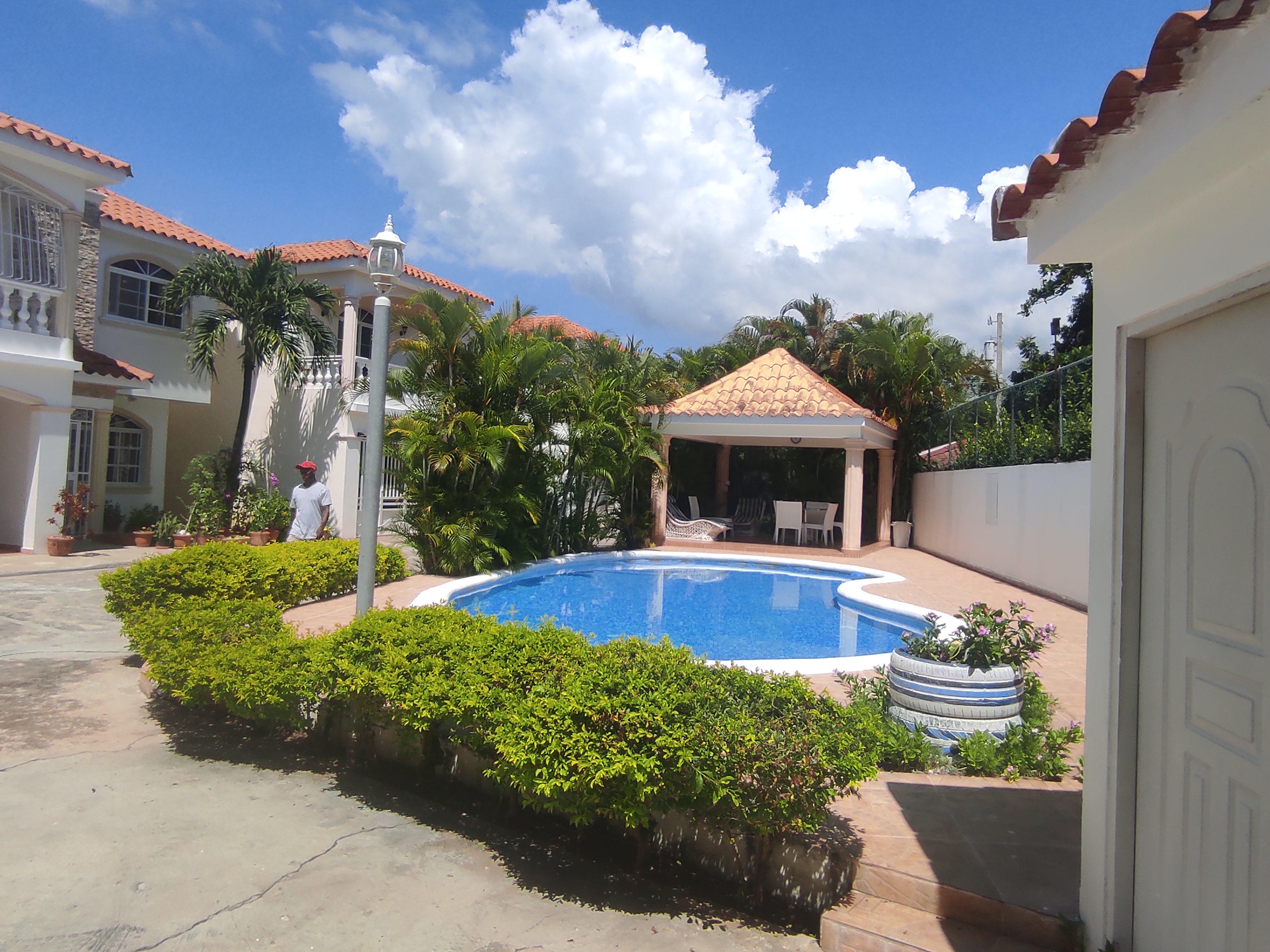 casas vacacionales y villas - Villa amueblada en Juan Dolio, 500 metros de la playa 0