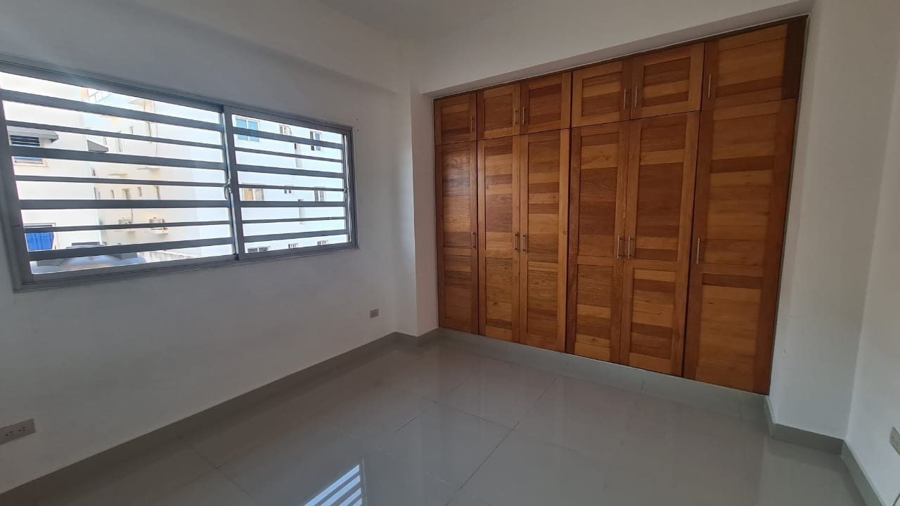 apartamentos - VENDO Amplio apartamento en zona exclusiva de Jardines del Sur No Ascensor. 5