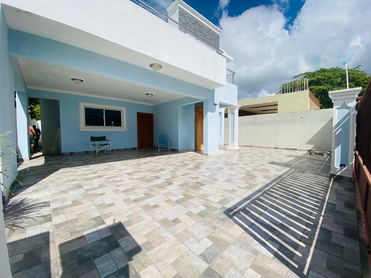 casas - ELEGANTE Y MODERNA CASA EN VENTA EN SANTIAGO DE LOS CABALLEROS
 1