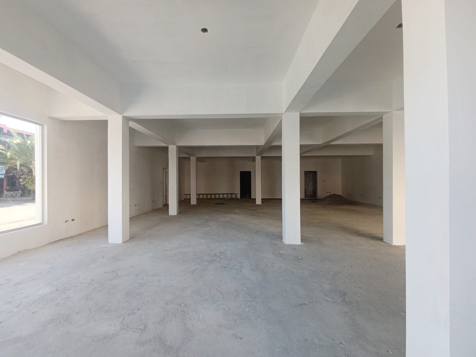 oficinas y locales comerciales - Local esquinero amplio 2